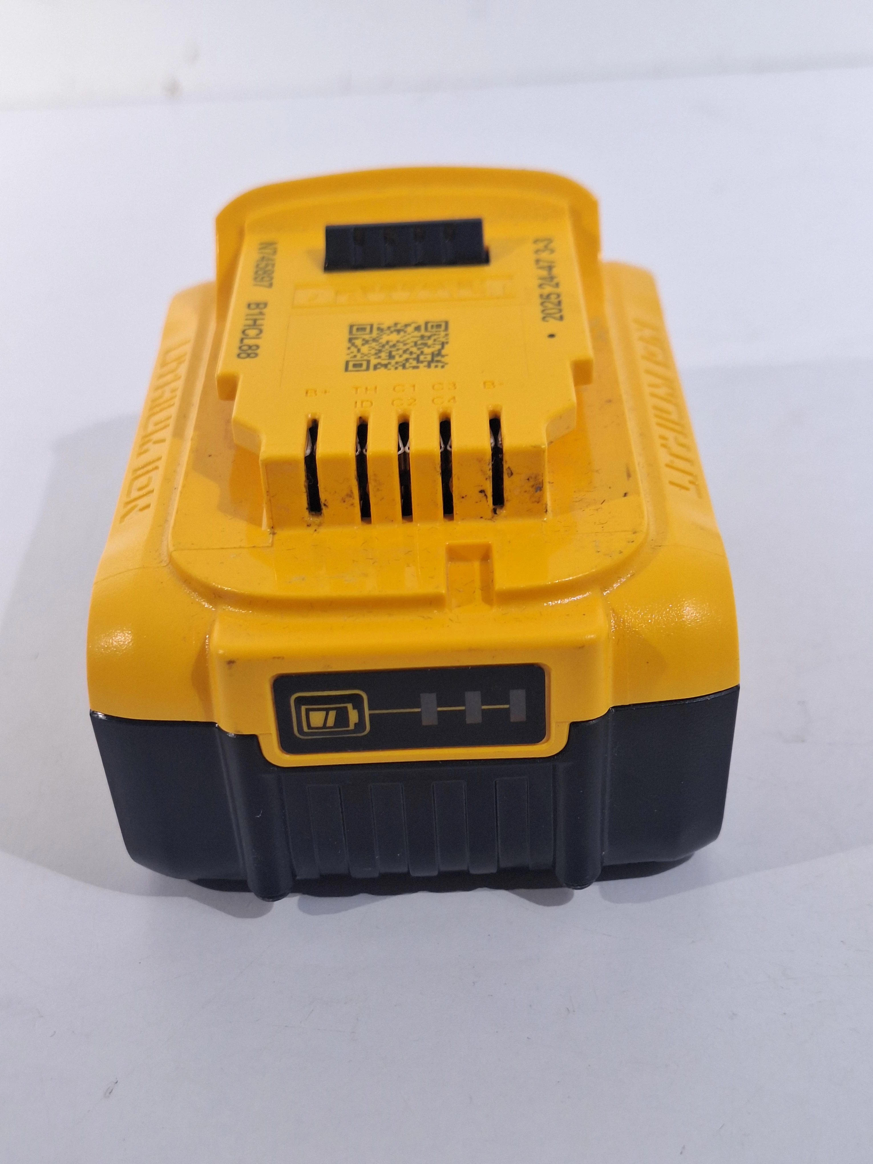 akumulator-dewalt-dcb184-50-ah-2025-r-stan-11323-2