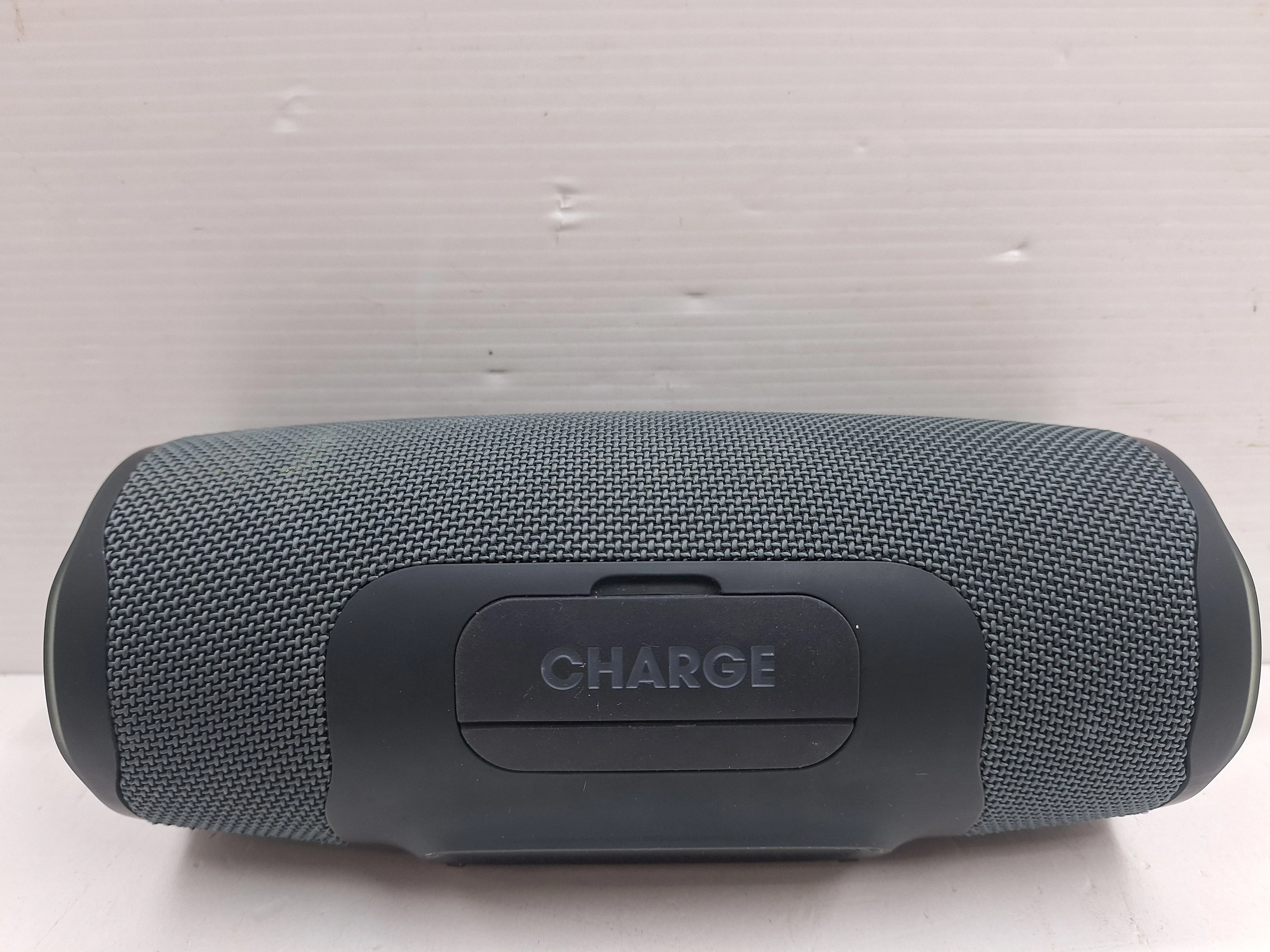 glosnik-jbl-charge-essential-2-pudelko-funkcje-221089-2