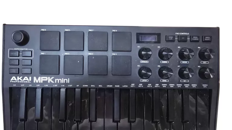 klawiatura-sterujaca-akai-mpk-mini-stan-11323-2