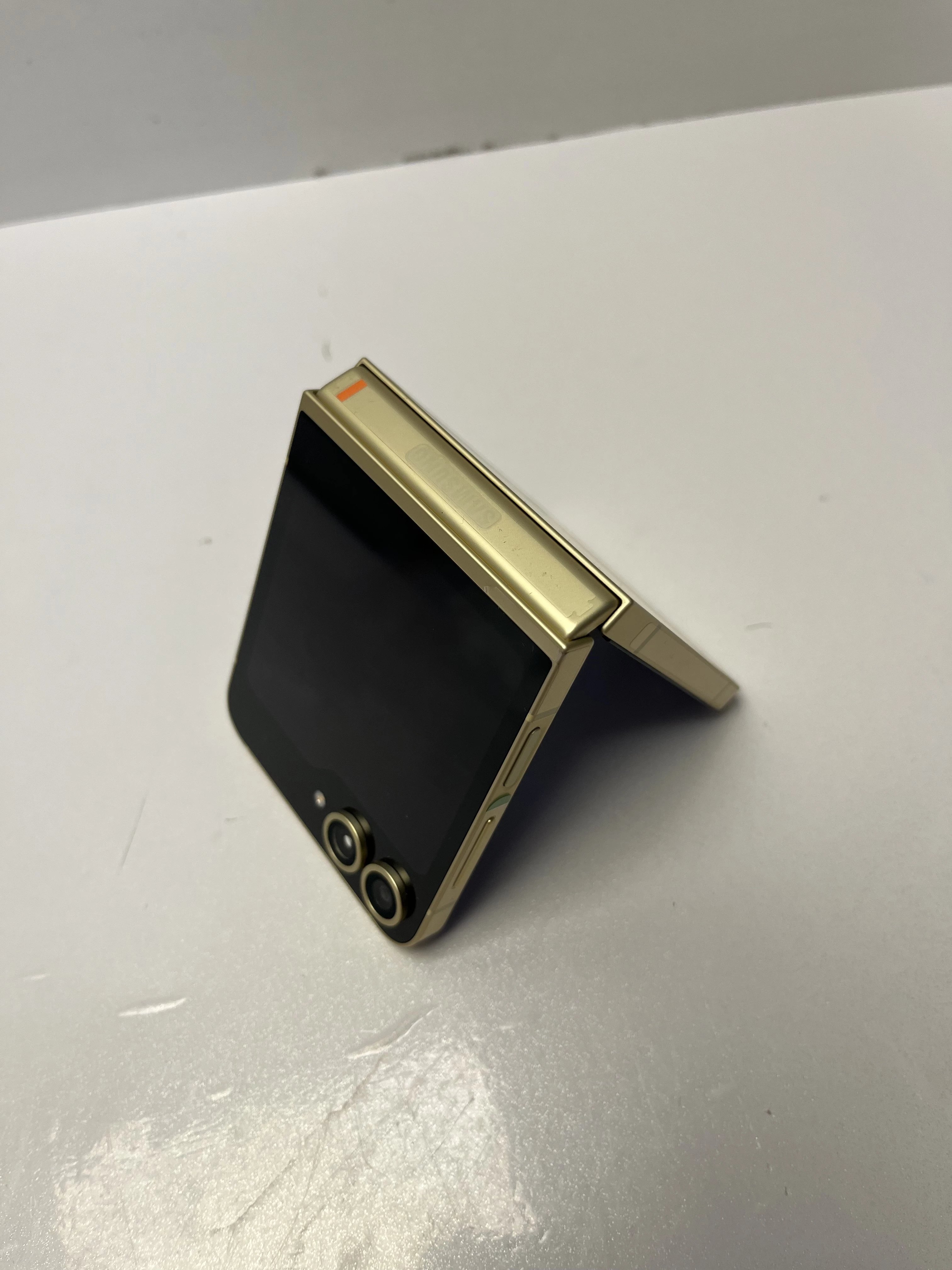 telefon-samsung-galaxy-z-flip6-12256-pojemnosc-akumulatora-4000