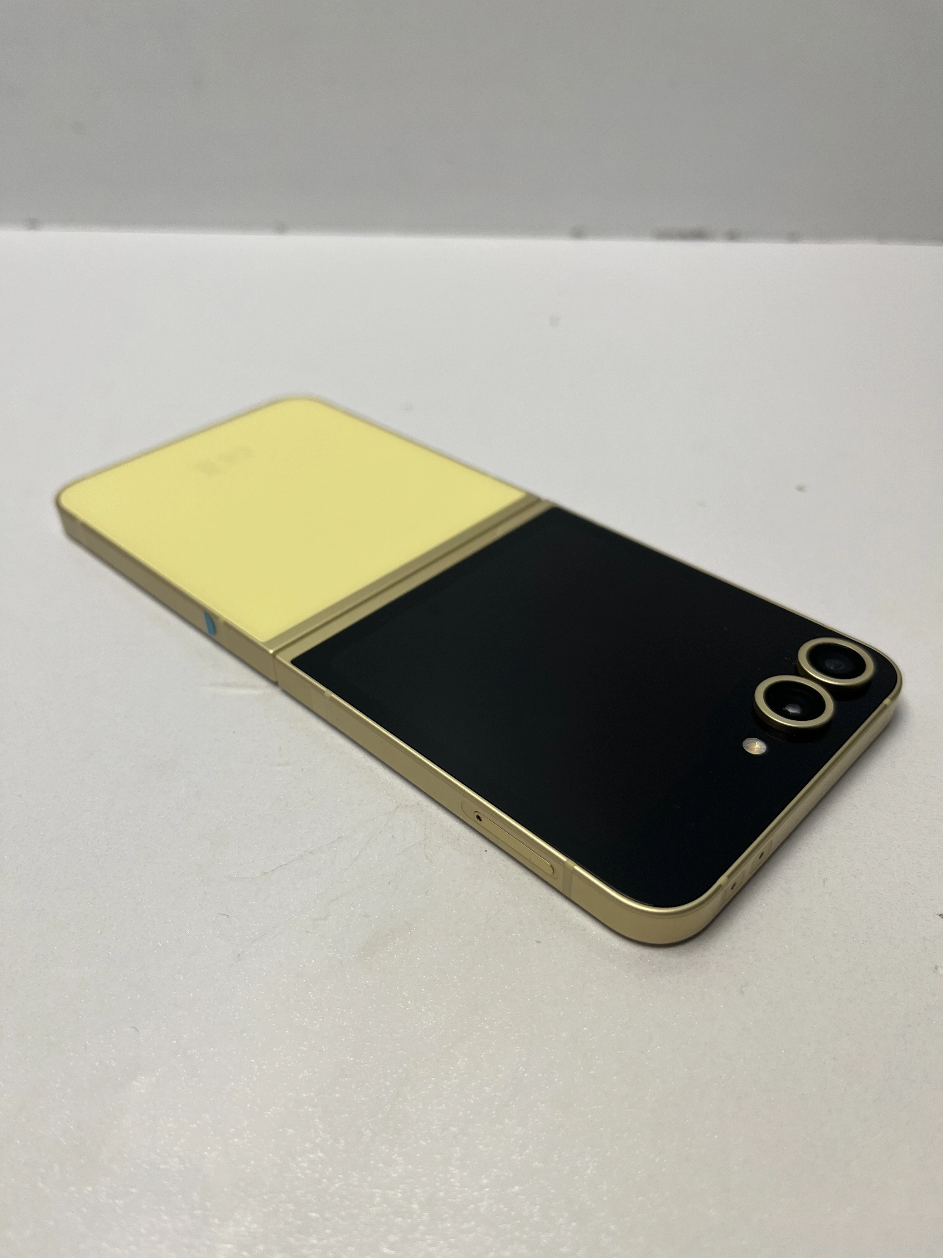 telefon-samsung-galaxy-z-flip6-12256-pamiec-ram-202865-324301