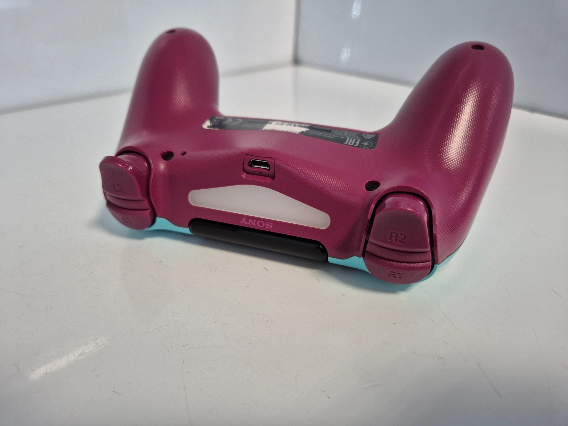 pad-bezprzewodowy-ps4-sony-playstation-4-berry-blue-kontroler-opis-sposob-podlaczenia-210654-2