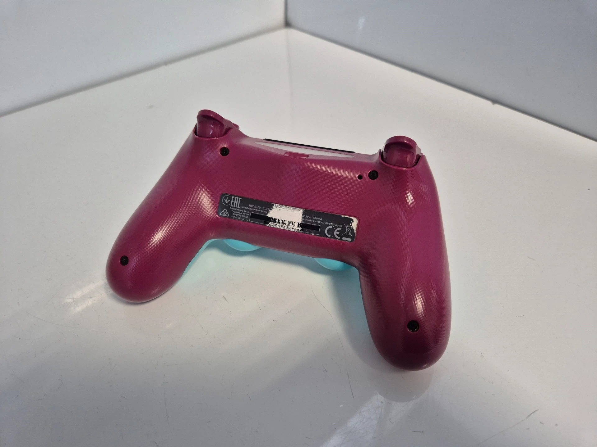 pad-bezprzewodowy-ps4-sony-playstation-4-berry-blue-kontroler-opis-pochodzenie-210658-243446