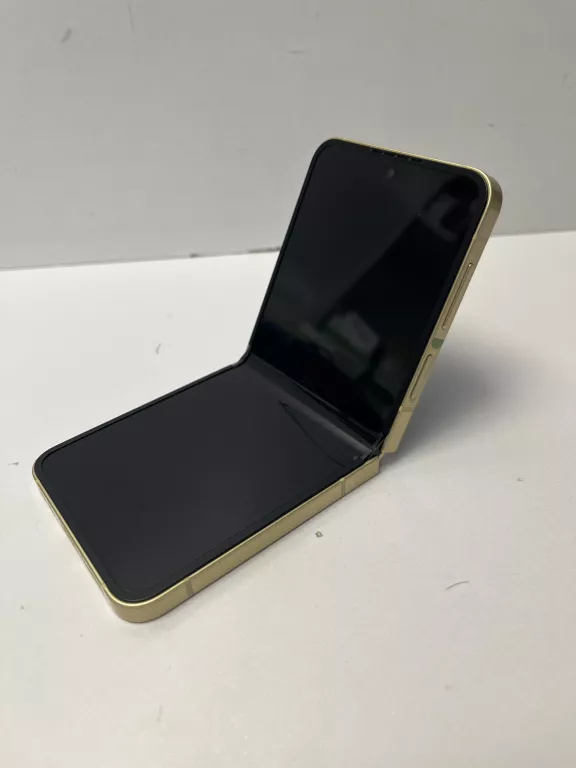 telefon-samsung-galaxy-z-flip6-12256-przekatna-ekranu-670