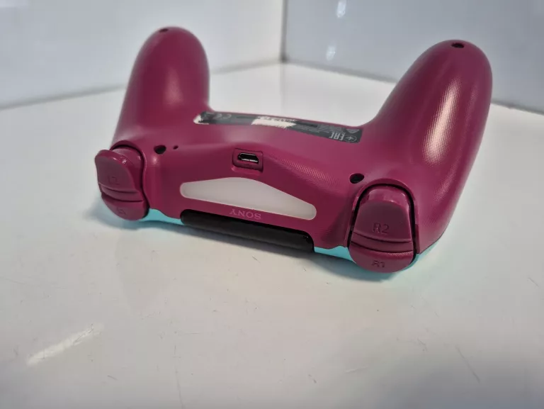 pad-bezprzewodowy-ps4-sony-playstation-4-berry-blue-kontroler-opis-sposob-podlaczenia-210654-2