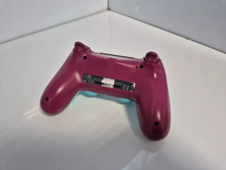 pad-bezprzewodowy-ps4-sony-playstation-4-berry-blue-kontroler-opis-pochodzenie-210658-243446