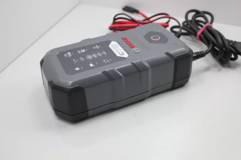 ladowarka-prostownik-akumulatorowa-bosch-0189911070-c70-12v-24v-agm-efb-natezenie-maksymalne-1000