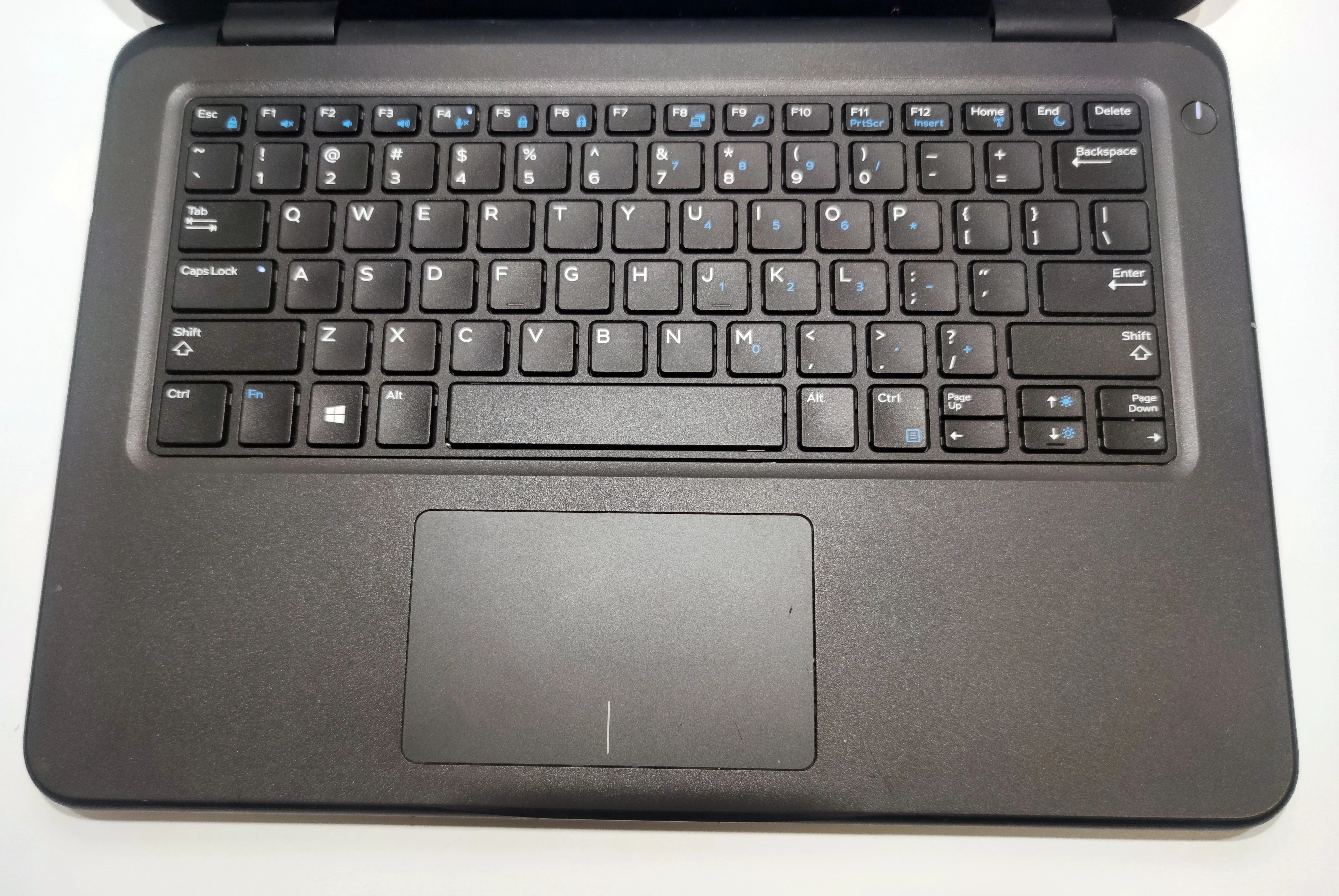 laptop-dell-latitude-3300-i3-7020u-4gb238gb-win10-pro-kod-producenta-283144-uniw