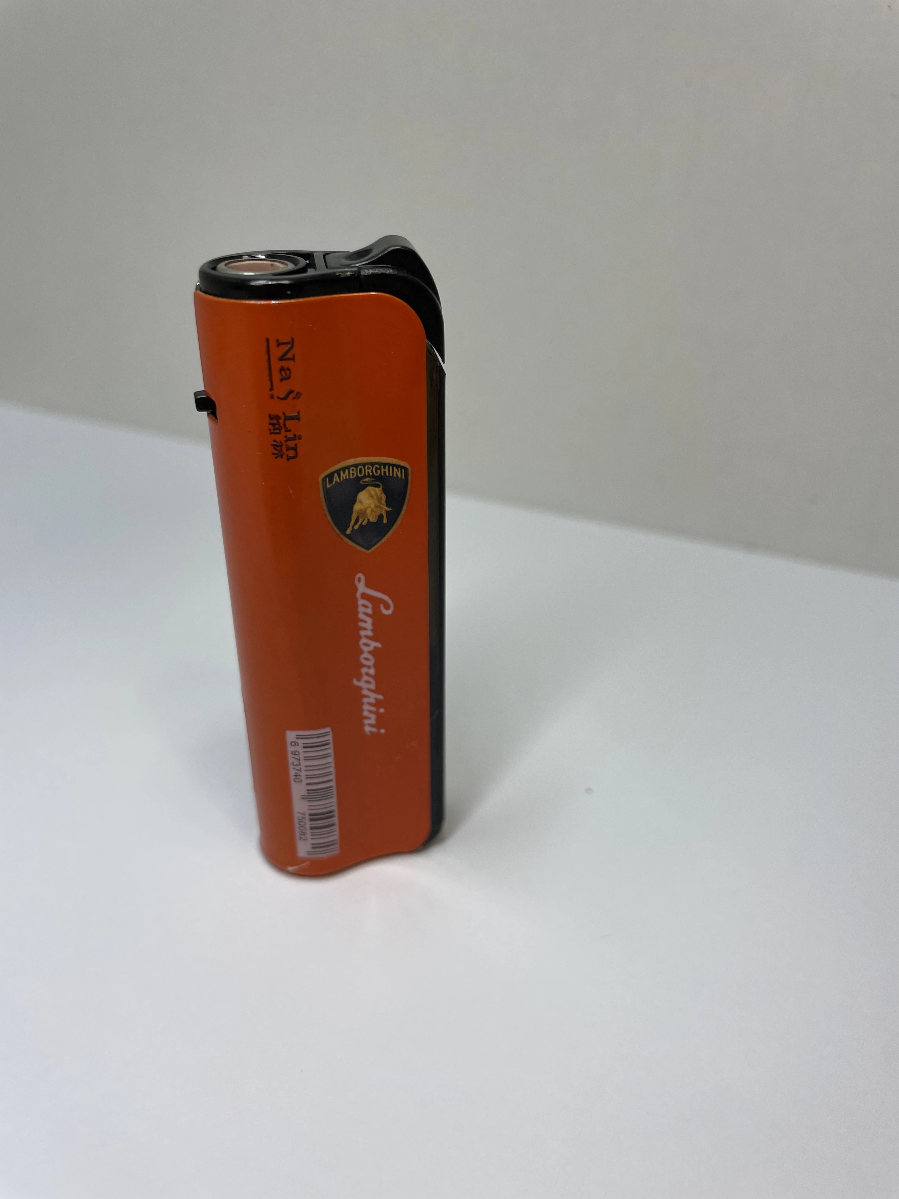 zapalniczka-zarowa-lamborghini-osiedle-centrum-d1-krakow