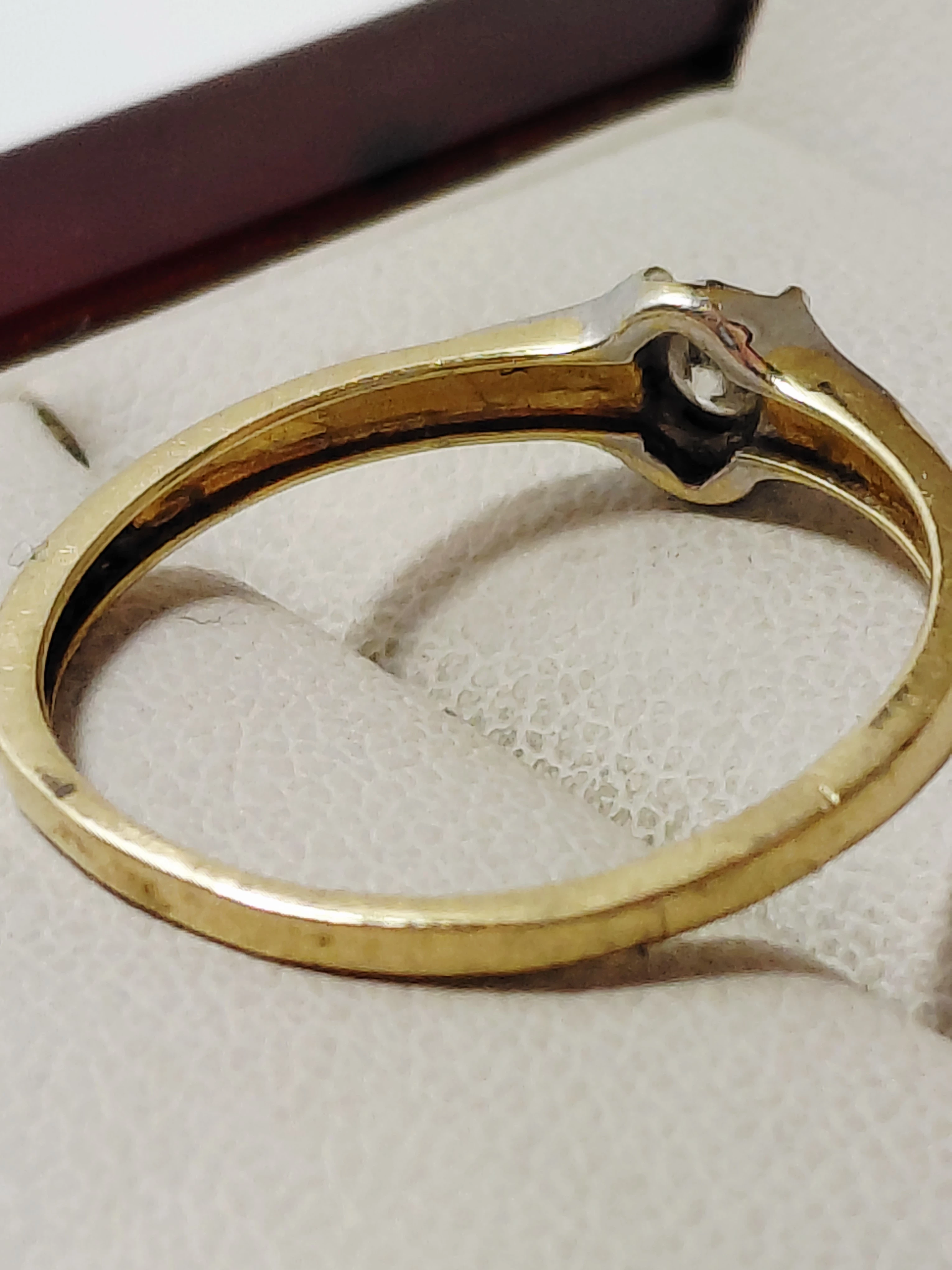 wyrob-jubilerski-uzywany-zloty-pierscionek-z-diamentem-stan-11323-2