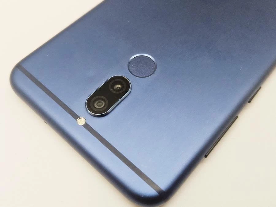 telefon-huawei-mate-10-lite-przekatna-ekranu-590