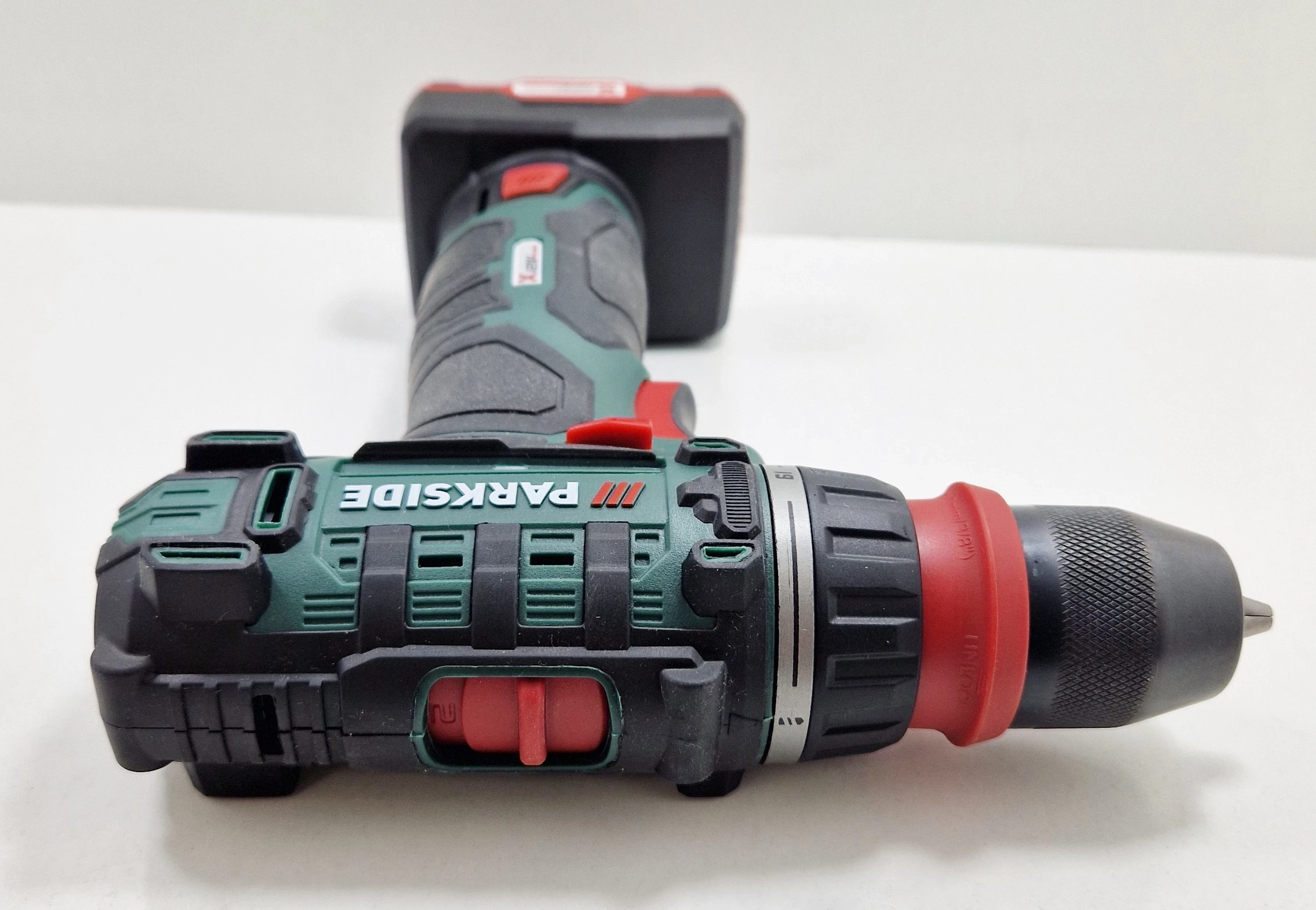 wkretarka-parkside-pbsa-12-e4-2x-akumulator-ladowarka-walizka-pojemnosc-akumulatora-200