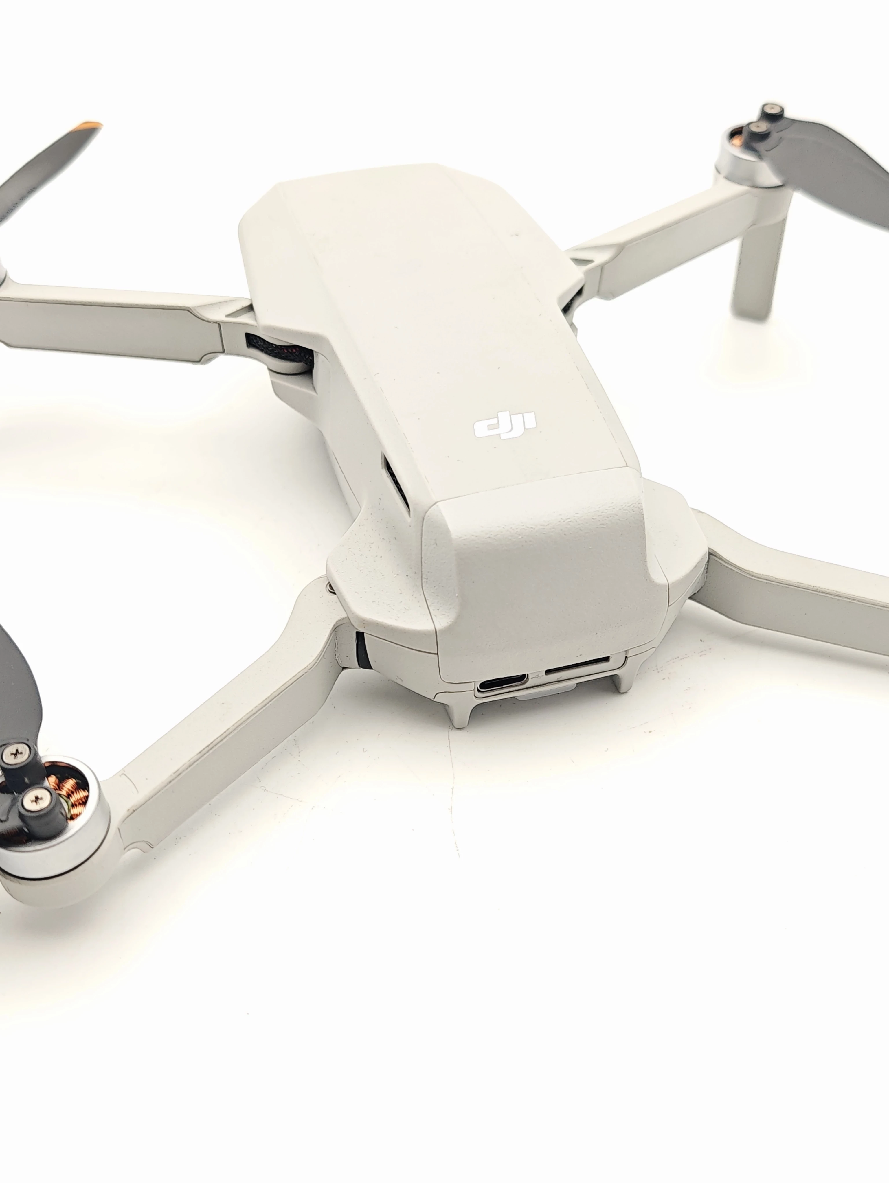 dron-dji-mini-4k-marka-248811-1136865