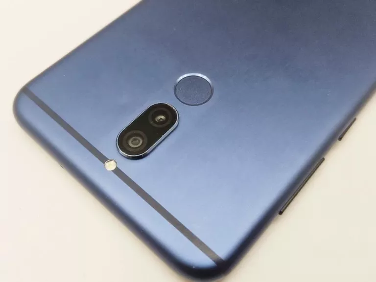 telefon-huawei-mate-10-lite-przekatna-ekranu-590