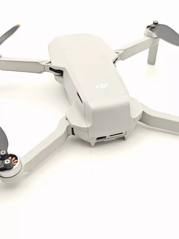 dron-dji-mini-4k-marka-248811-1136865