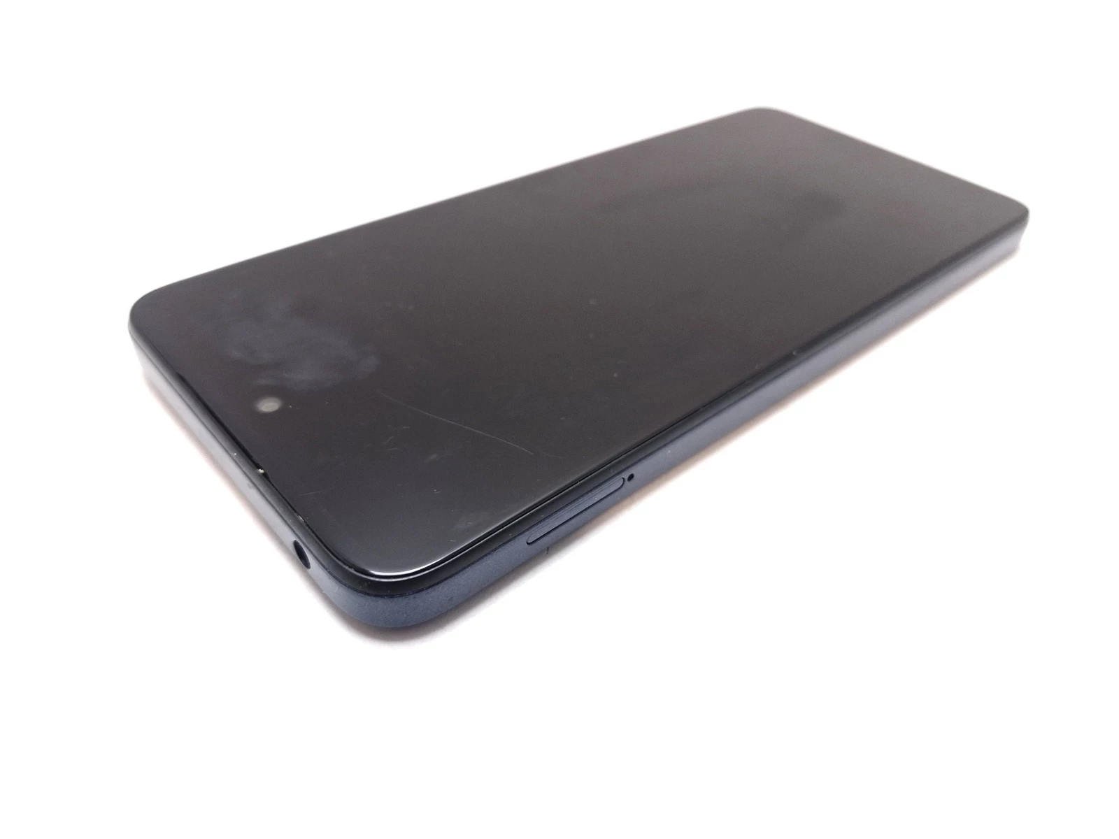 telefon-motorola-moto-e15-264gb-dual-sim-granatowy-kod-producenta-pb6s0013fr