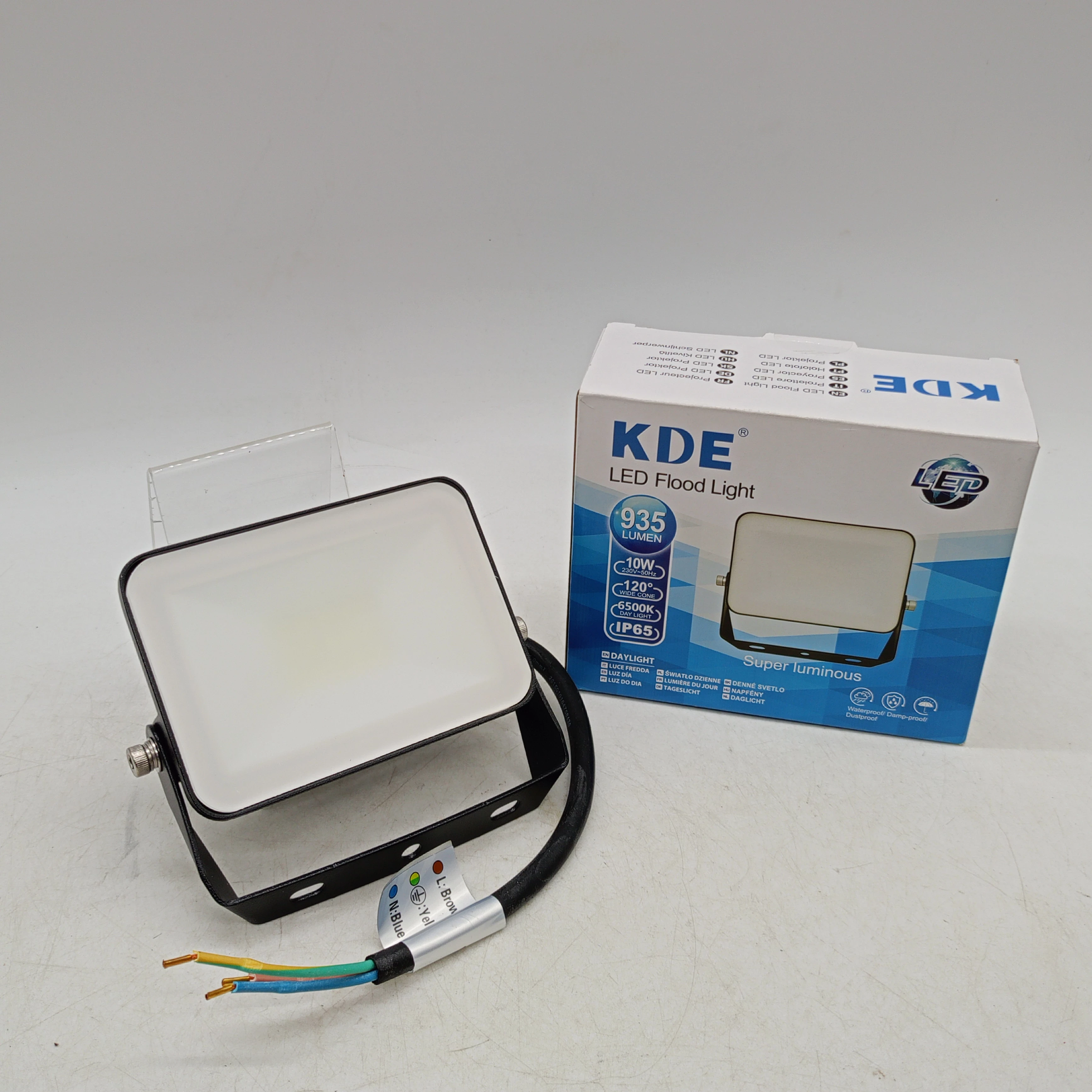 naswietlacz-kde-led-flood-935-lumen-sikorskiego-1-starogard-gdanski