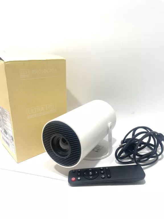 projektor-lcd-bialy-pudelkopilot-parkowa-8d-lubin