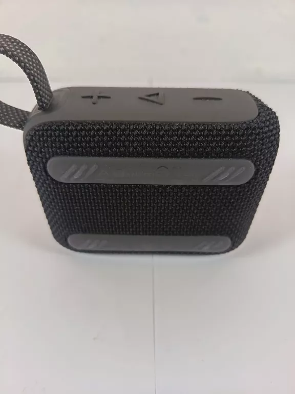 glosnik-jbl-go-4-kabel-stan-11323-2