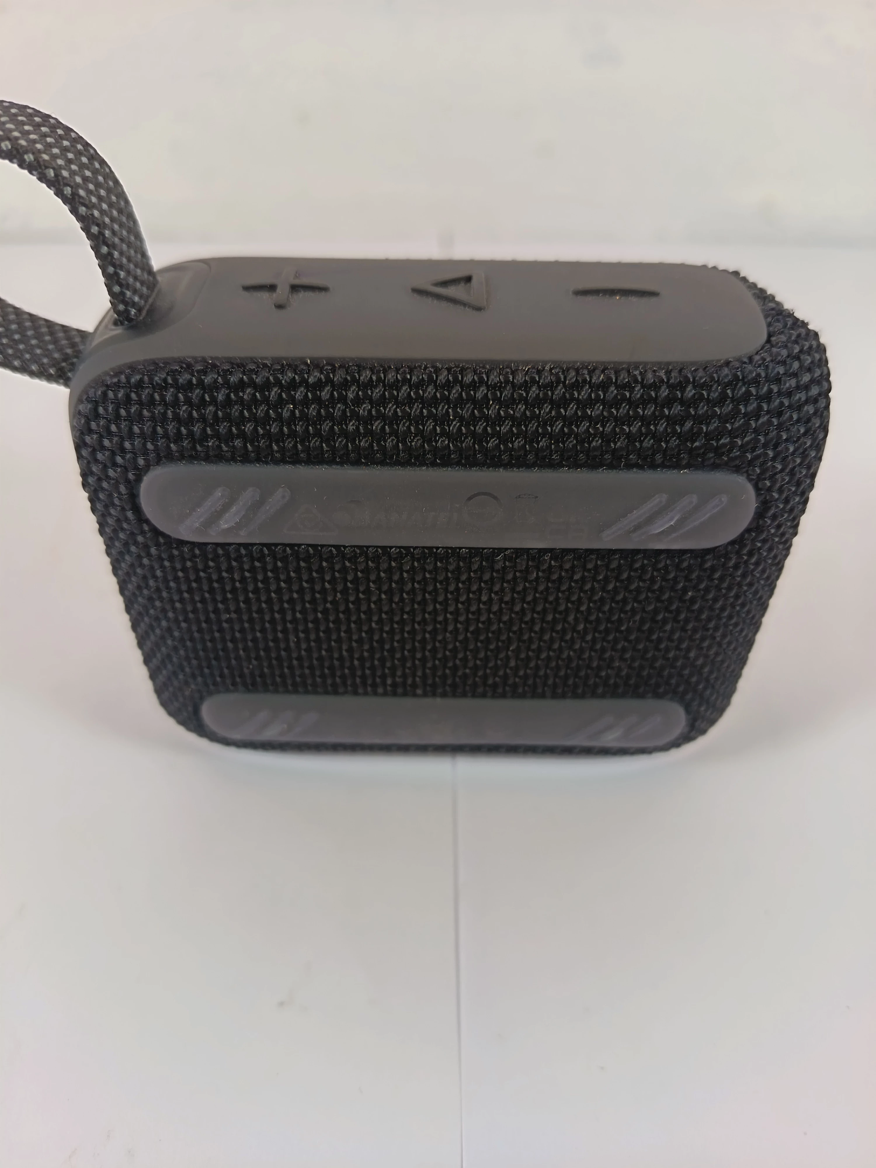 glosnik-jbl-go-4-kabel-stan-11323-2