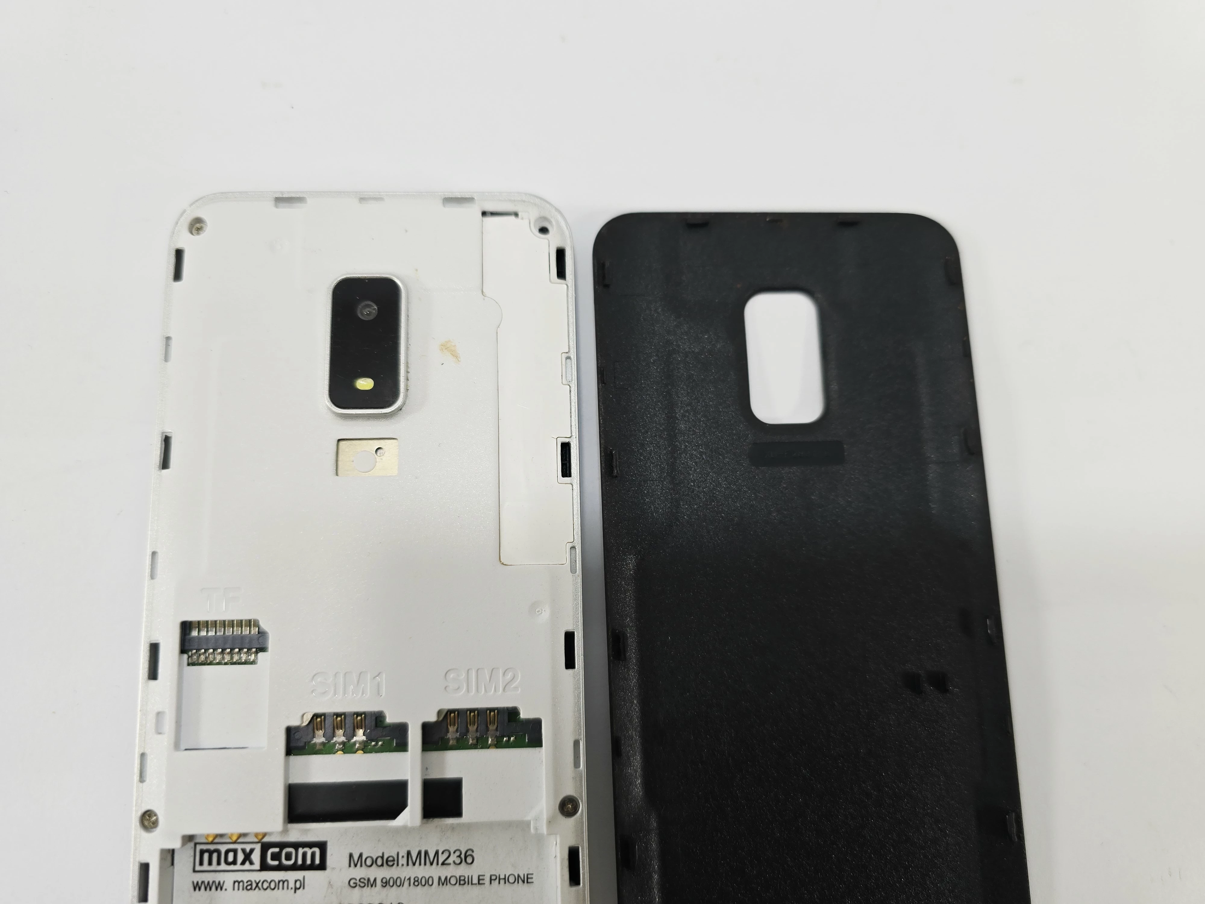 telefon-komorkowy-maxcom-mm236-czarny-pojemnosc-akumulatora-1