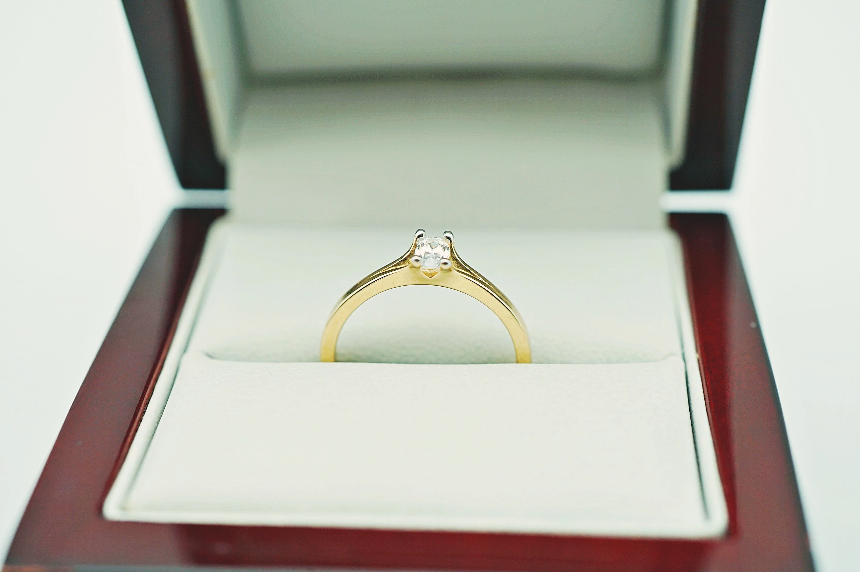 zloty-pierscionek-z-cyrlonia-14k-585-198g-r11-kamien-17088-128