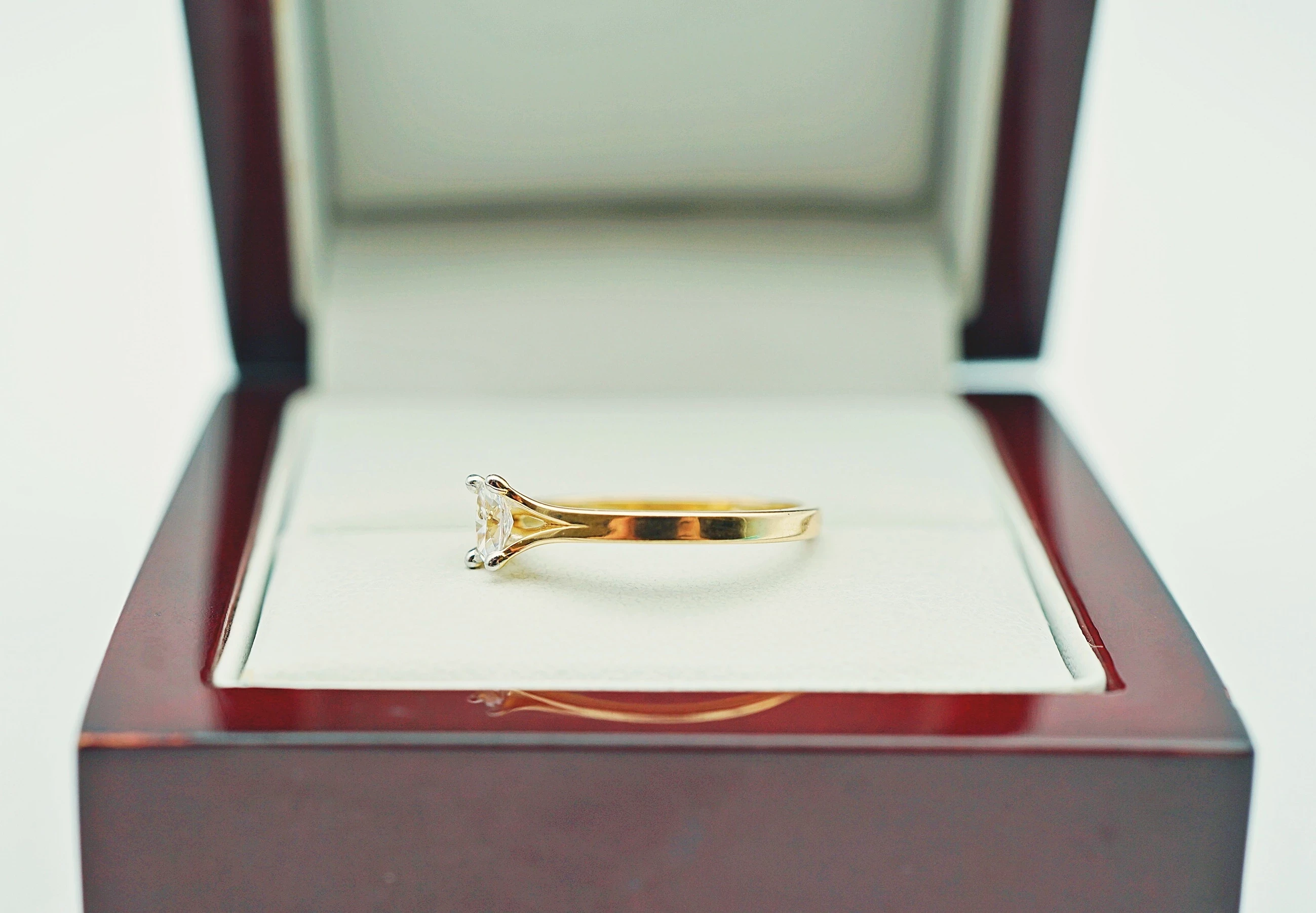 zloty-pierscionek-z-cyrlonia-14k-585-198g-r11-marka-248811-958954