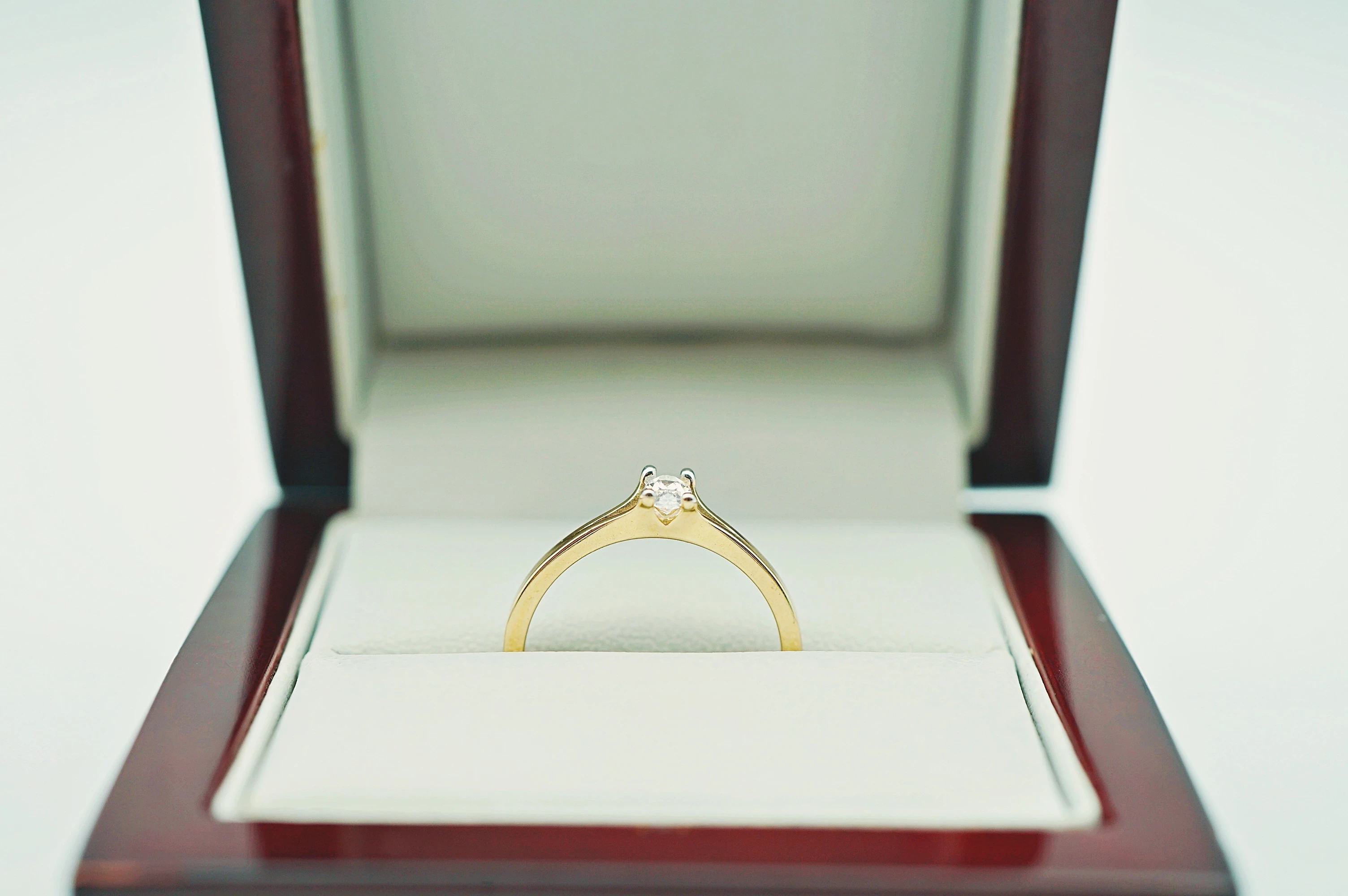 zloty-pierscionek-z-cyrlonia-14k-585-198g-r11-rozmiarsrednica-wew-mm-372-11