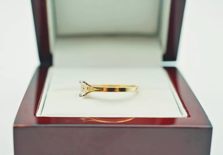 zloty-pierscionek-z-cyrlonia-14k-585-198g-r11-marka-248811-958954