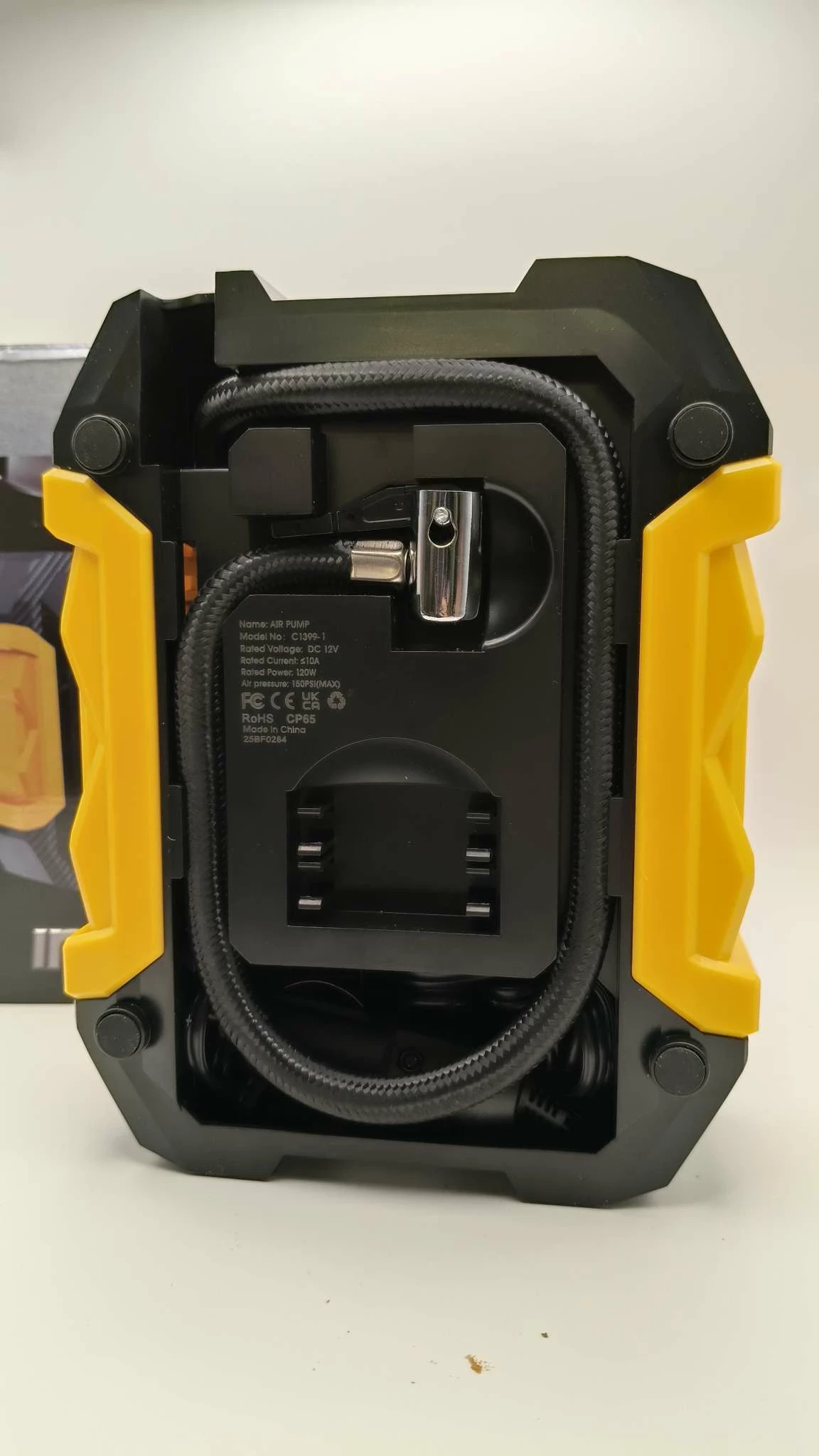 kompresor-samochodowy-pompka-elektryczna-sprezarka-do-kol-12v-led-lcd-stan-11323-2