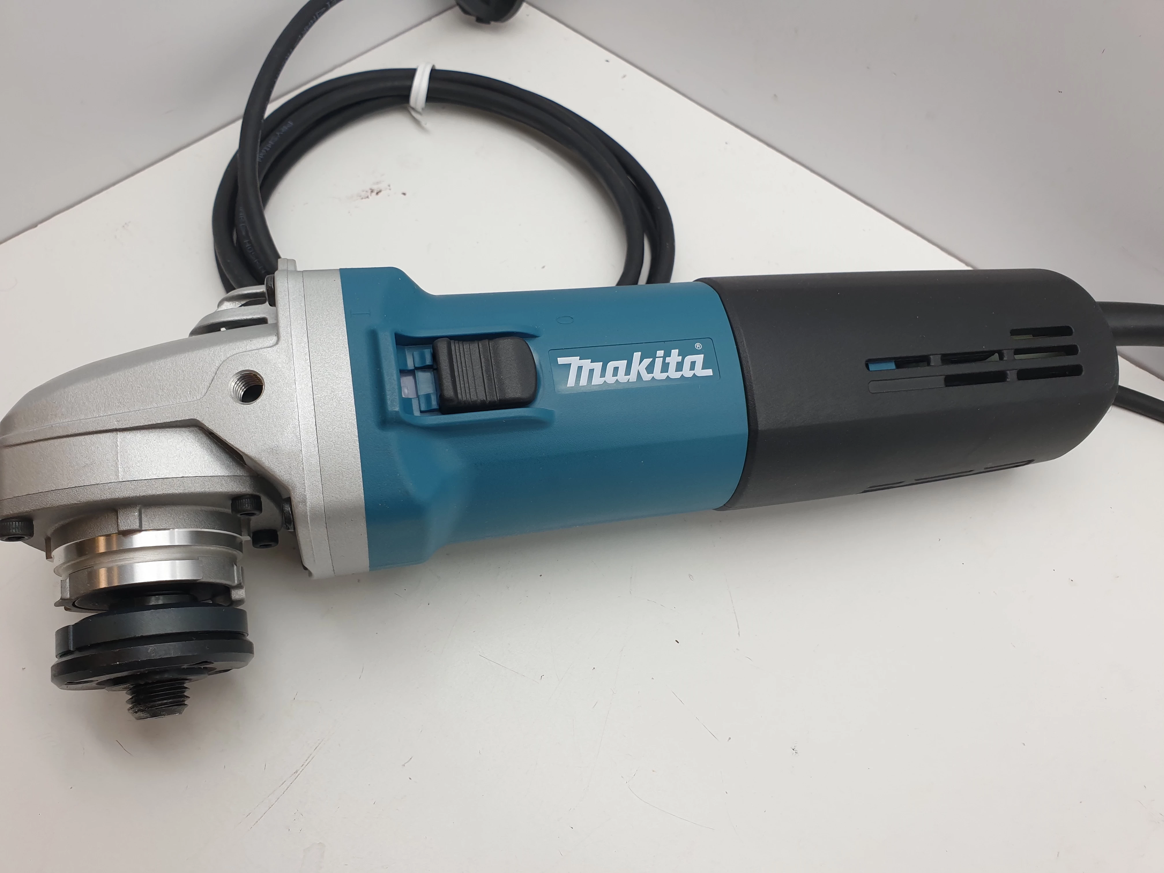 makita-9565hrz-szlifierka-katowa-1100w-125mm-miekki-start-duzo-mocy-rodzaj-zasilania-128529-2