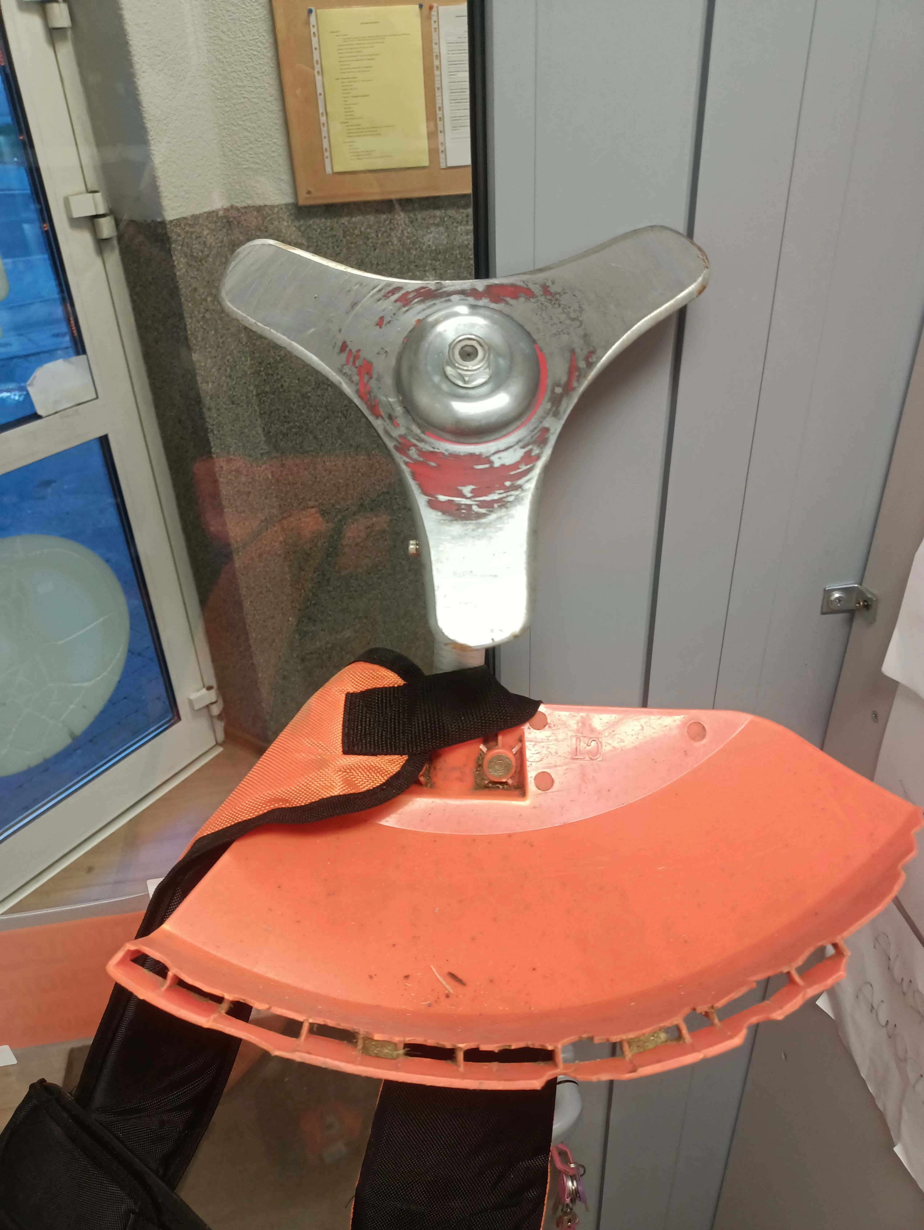 kosa-spalinowa-podkaszarka-trojzab-glowica-61km-rs-7000-szelki-ean-gtin-5907053900613