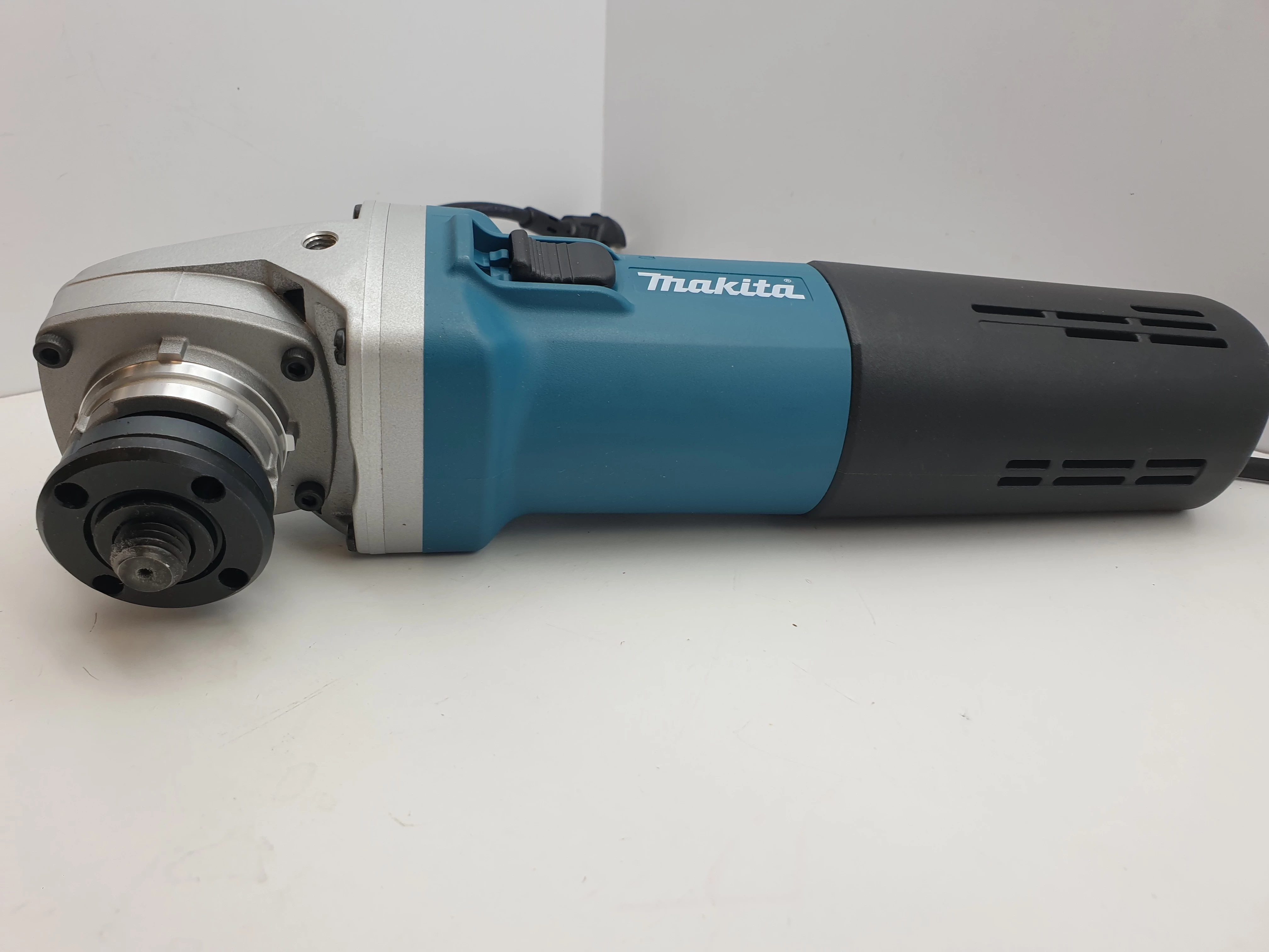 makita-9565hrz-szlifierka-katowa-1100w-125mm-miekki-start-duzo-mocy-stan-11323-2