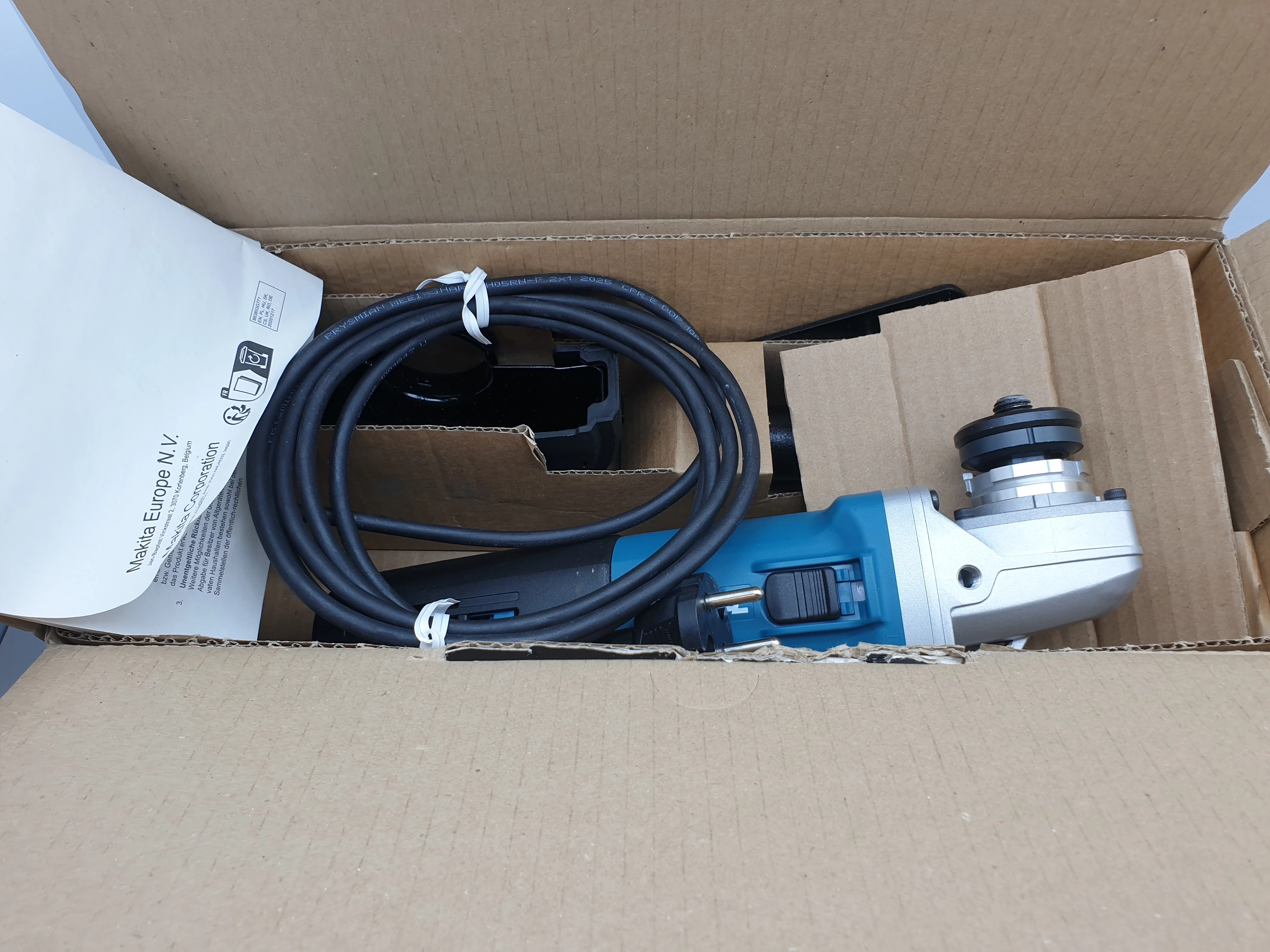 makita-9565hrz-szlifierka-katowa-1100w-125mm-miekki-start-duzo-mocy-napiecie-zasilania-23000