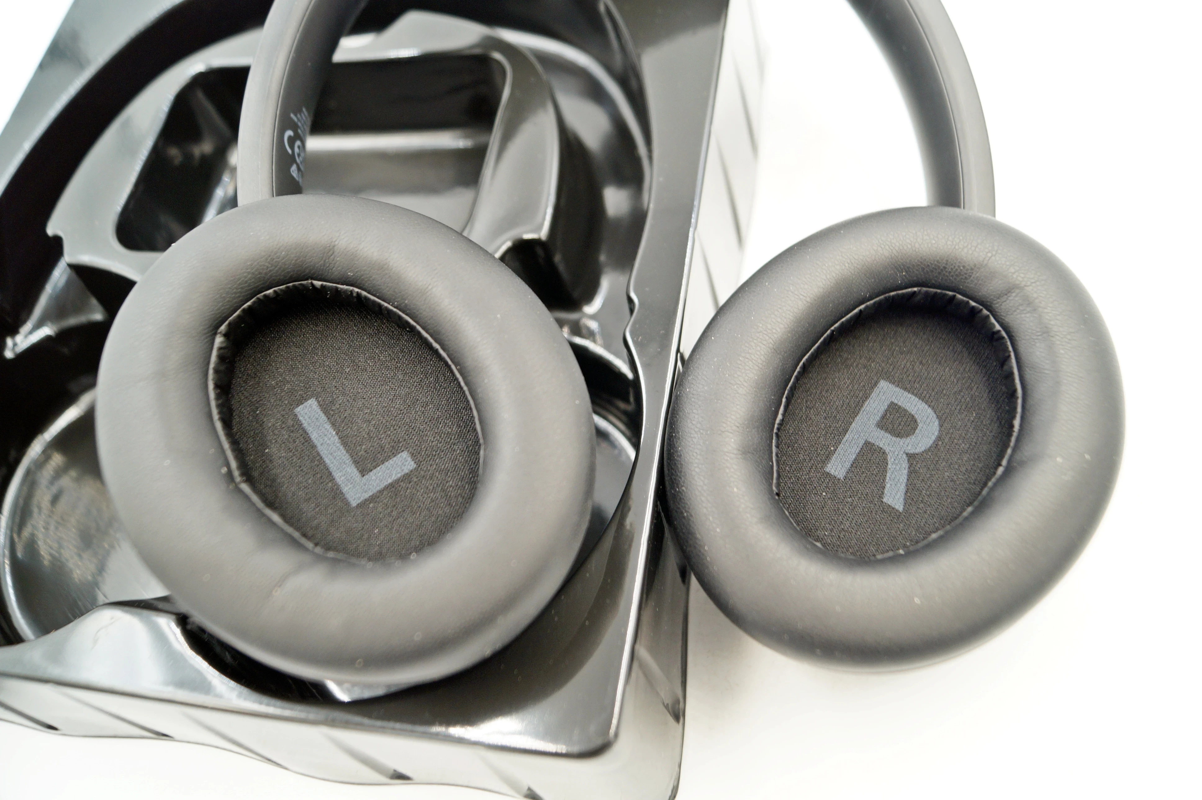 sluchawki-bezprzewodowe-wokoluszne-earfun-tune-pro-czarne-anc-120h-bt5-mikrofon-203689-217777