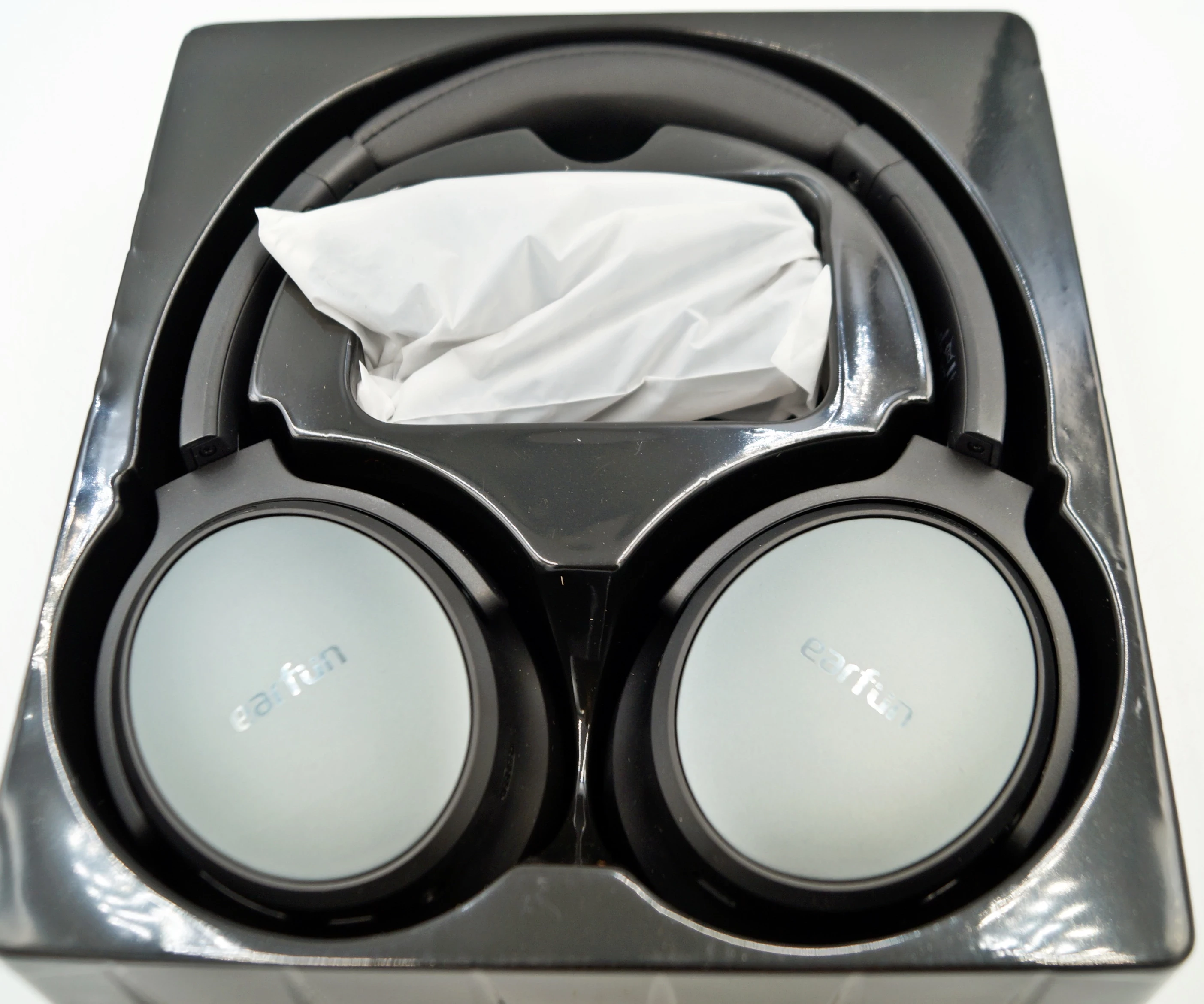 sluchawki-bezprzewodowe-wokoluszne-earfun-tune-pro-czarne-anc-120h-bt5-ean-gtin-6974173980633