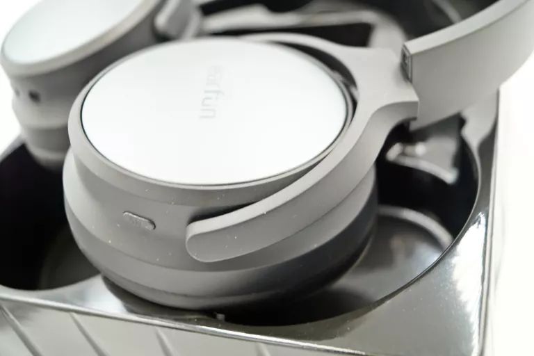 sluchawki-bezprzewodowe-wokoluszne-earfun-tune-pro-czarne-anc-120h-bt5-konstrukcja-203685-217769