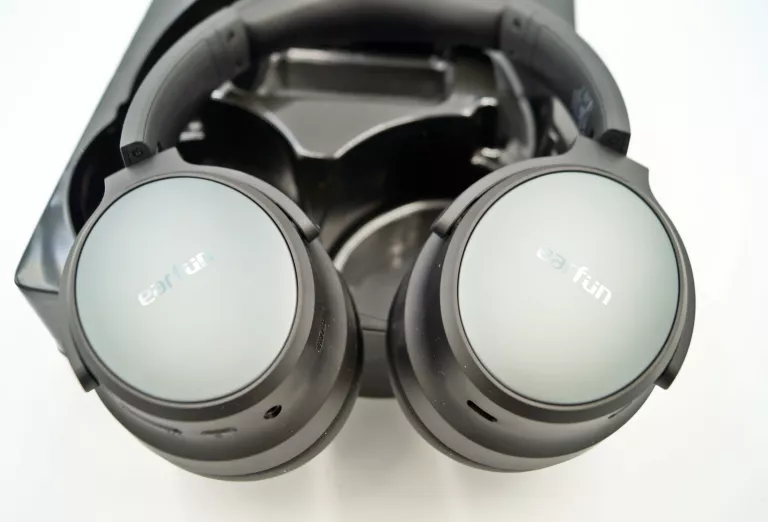 sluchawki-bezprzewodowe-wokoluszne-earfun-tune-pro-czarne-anc-120h-bt5-stan-11323-2