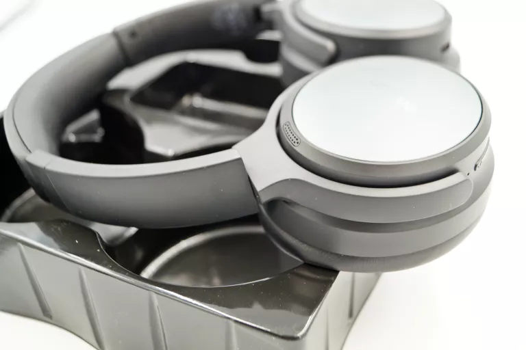 sluchawki-bezprzewodowe-wokoluszne-earfun-tune-pro-czarne-anc-120h-bt5-material-203673-217721