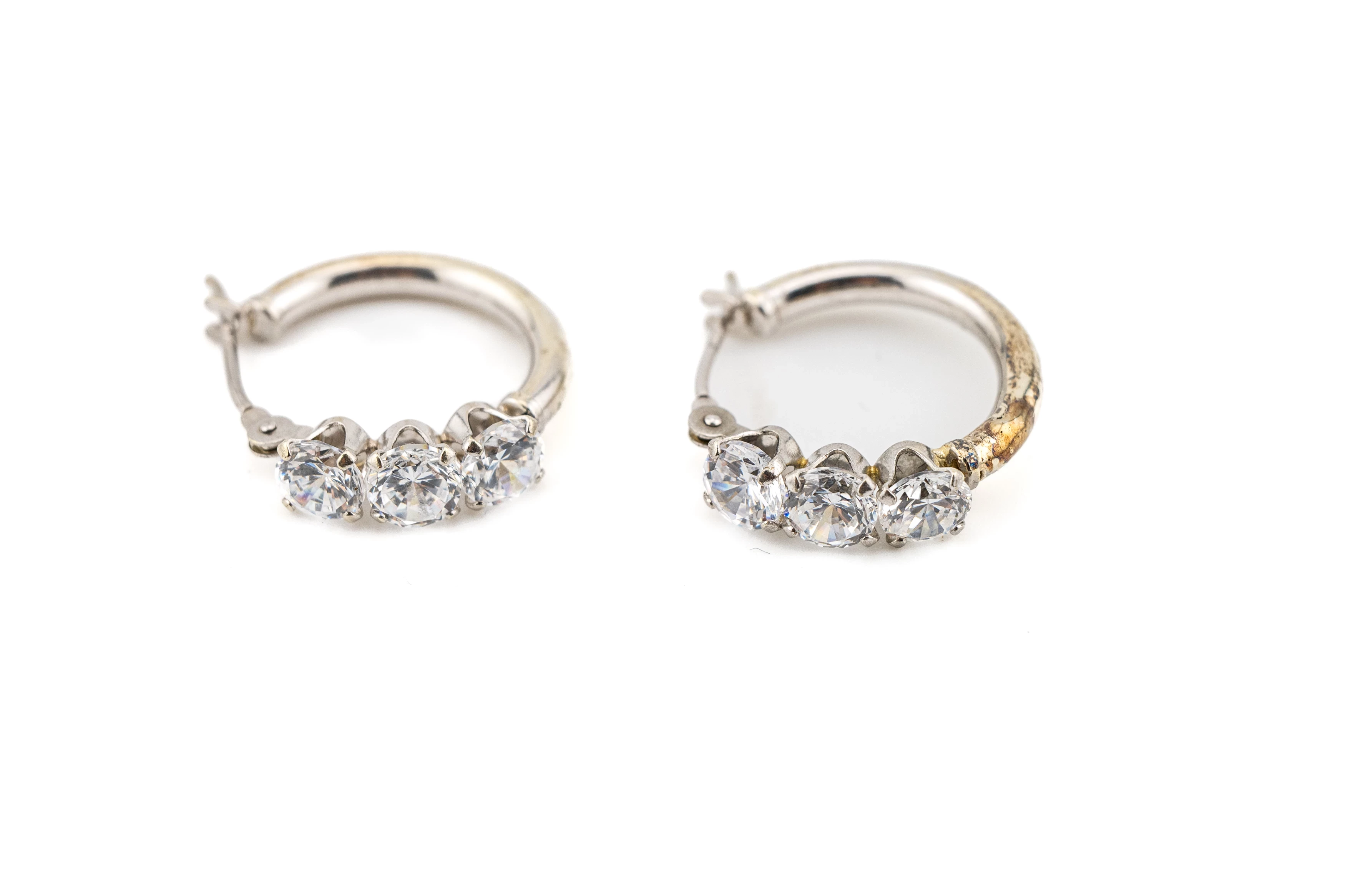 zc053-eleganckie-kolczyki-z-bialego-zlota-z-trzema-cyrkoniami-pr-375-kolor-249512-1647414