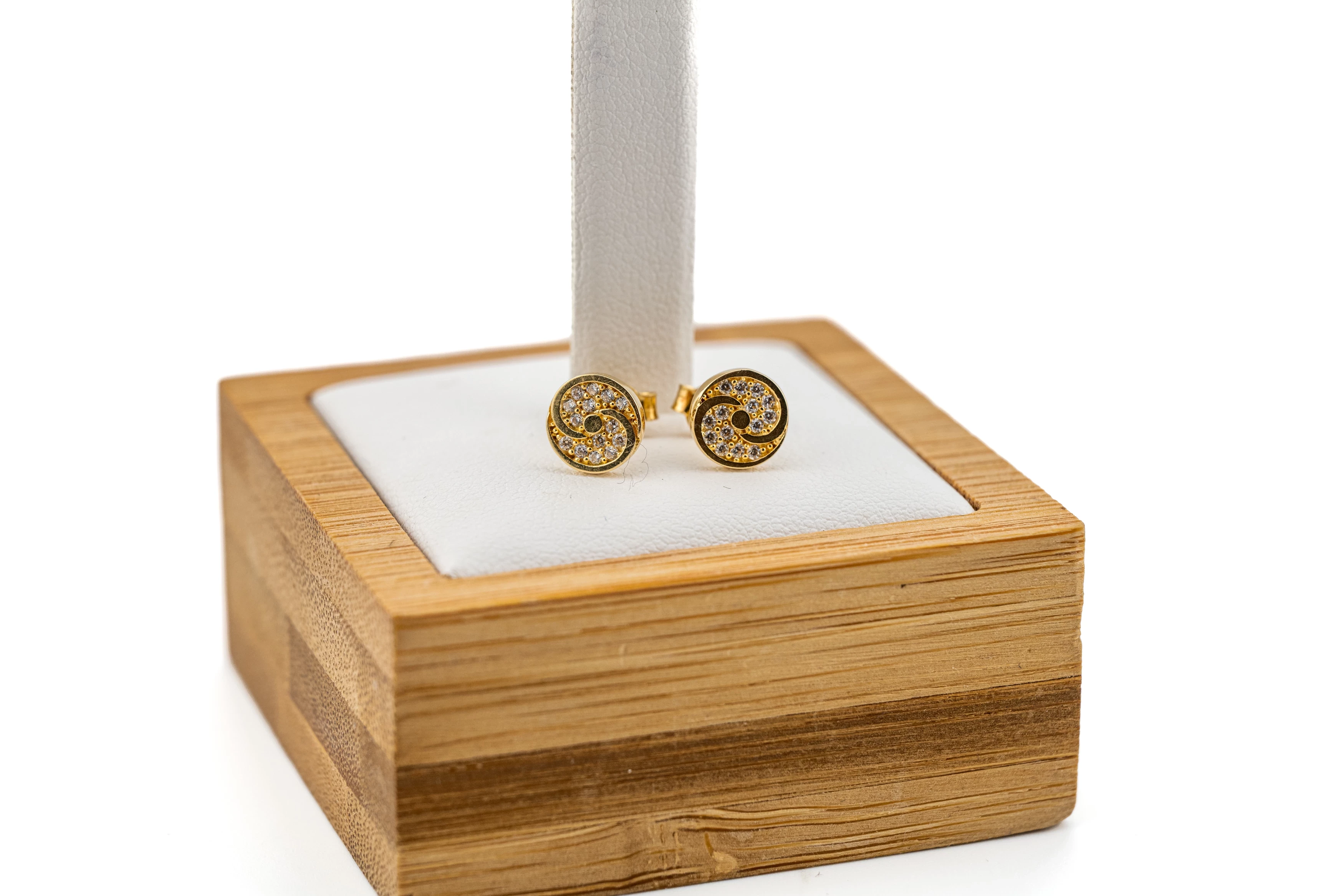 zc069-swietne-zlote-kolczyki-z-wzorem-yin-i-yang-zloto-585-sztyfty-plac-3-maja-6-sj-luban-kamp