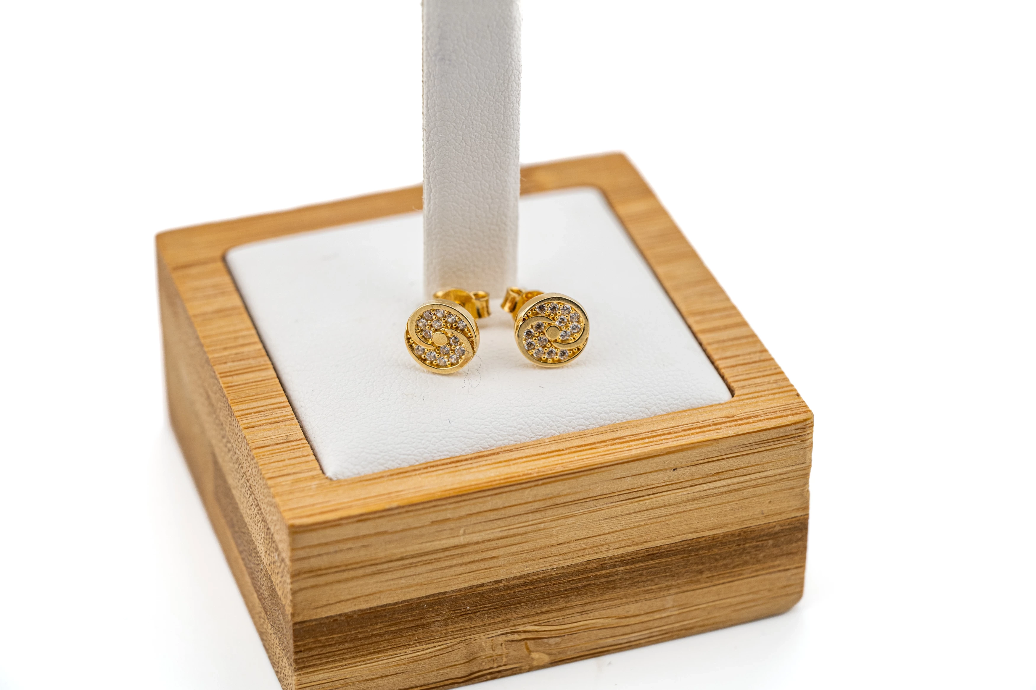 zc069-swietne-zlote-kolczyki-z-wzorem-yin-i-yang-zloto-585-sztyfty-motyw-129129-14