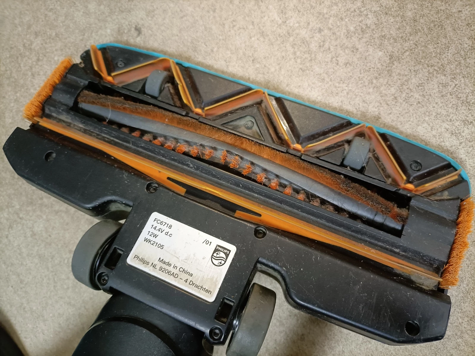 odkurzacz-pionowy-philips-fc6718-aqua-czas-ladowania-300