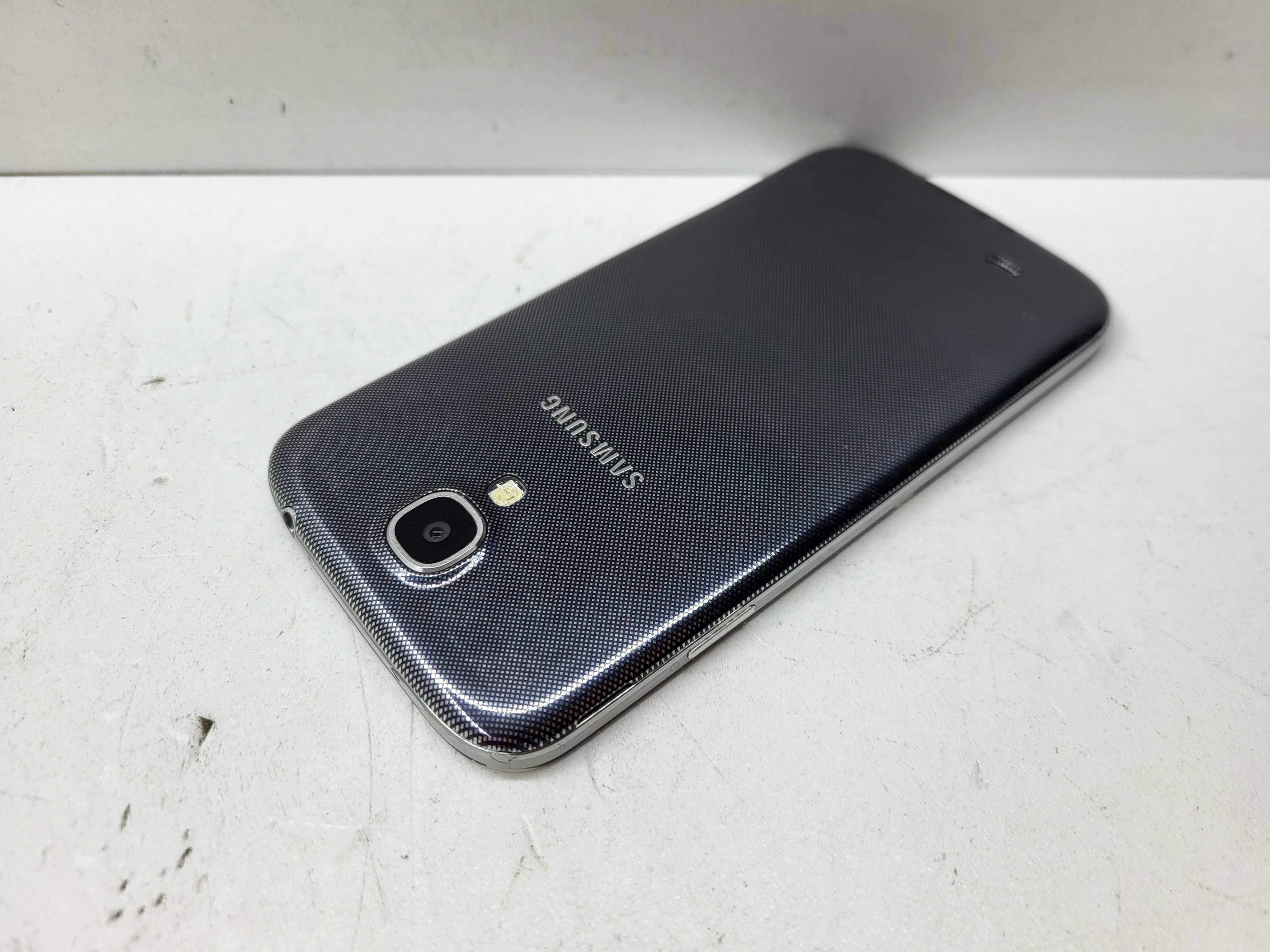 samsung-galaxy-s4-rozbity-czytaj-opis-pojemnosc-akumulatora-1900