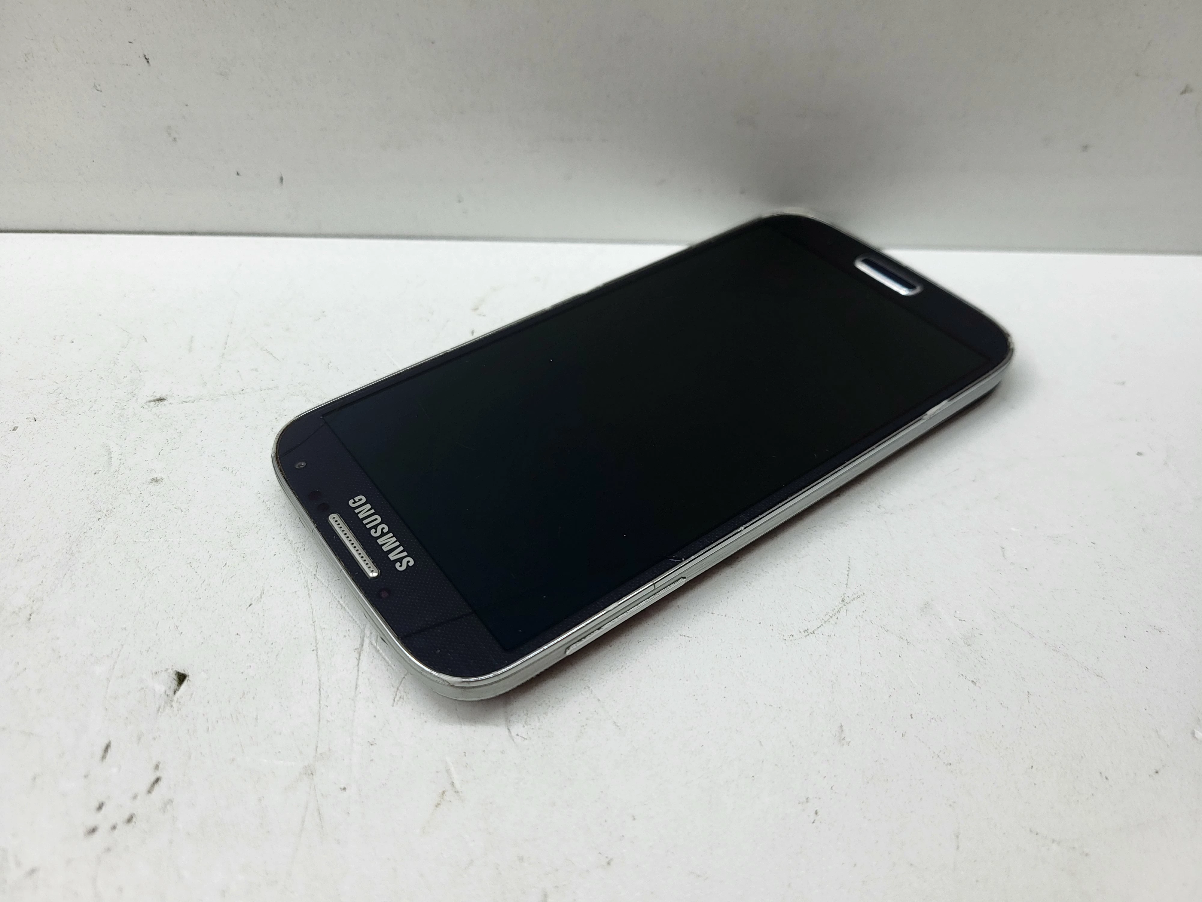 samsung-galaxy-s4-rozbity-czytaj-opis-stan-11323-2