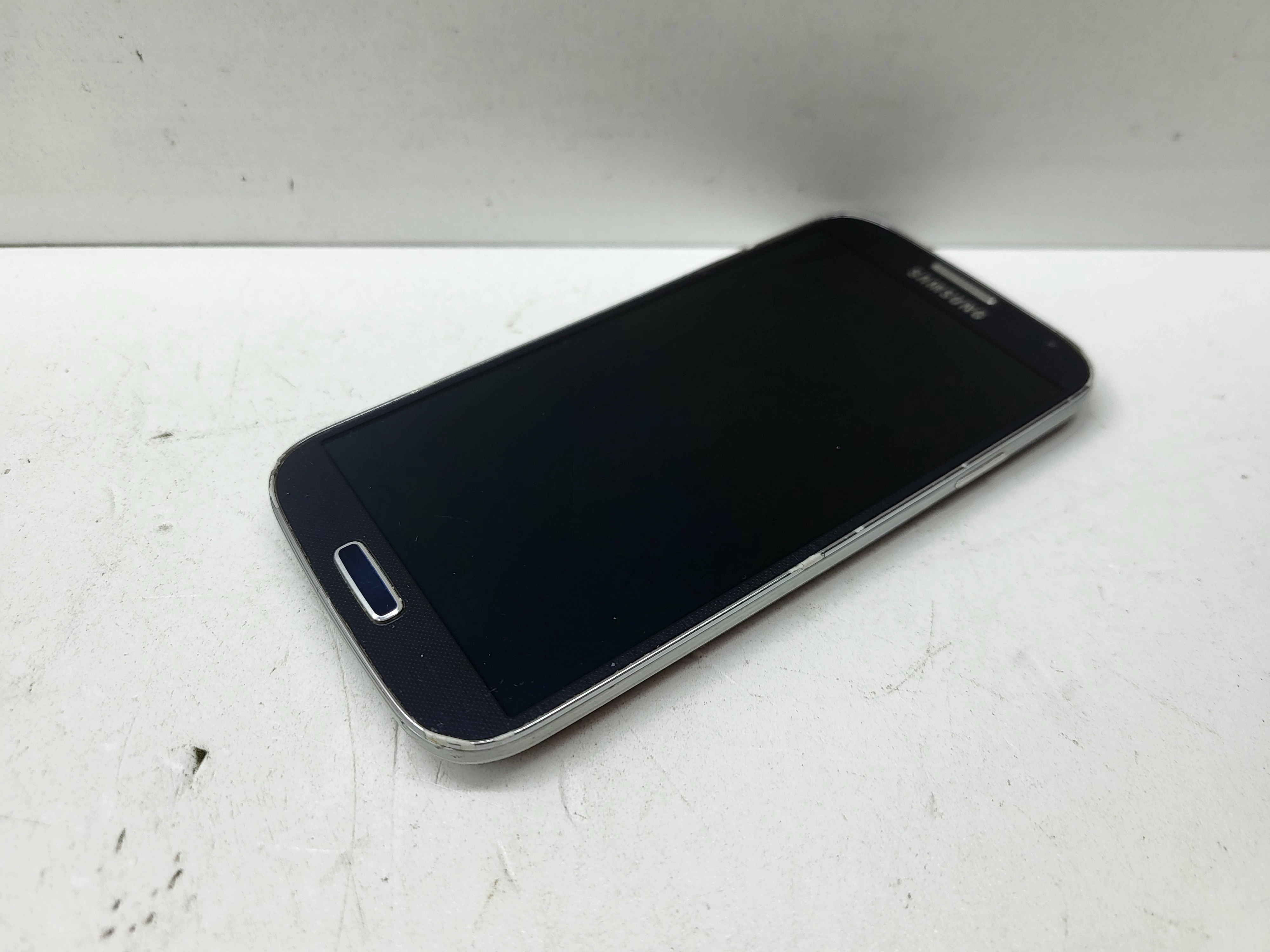 samsung-galaxy-s4-rozbity-czytaj-opis-kod-producenta-gt-i9195