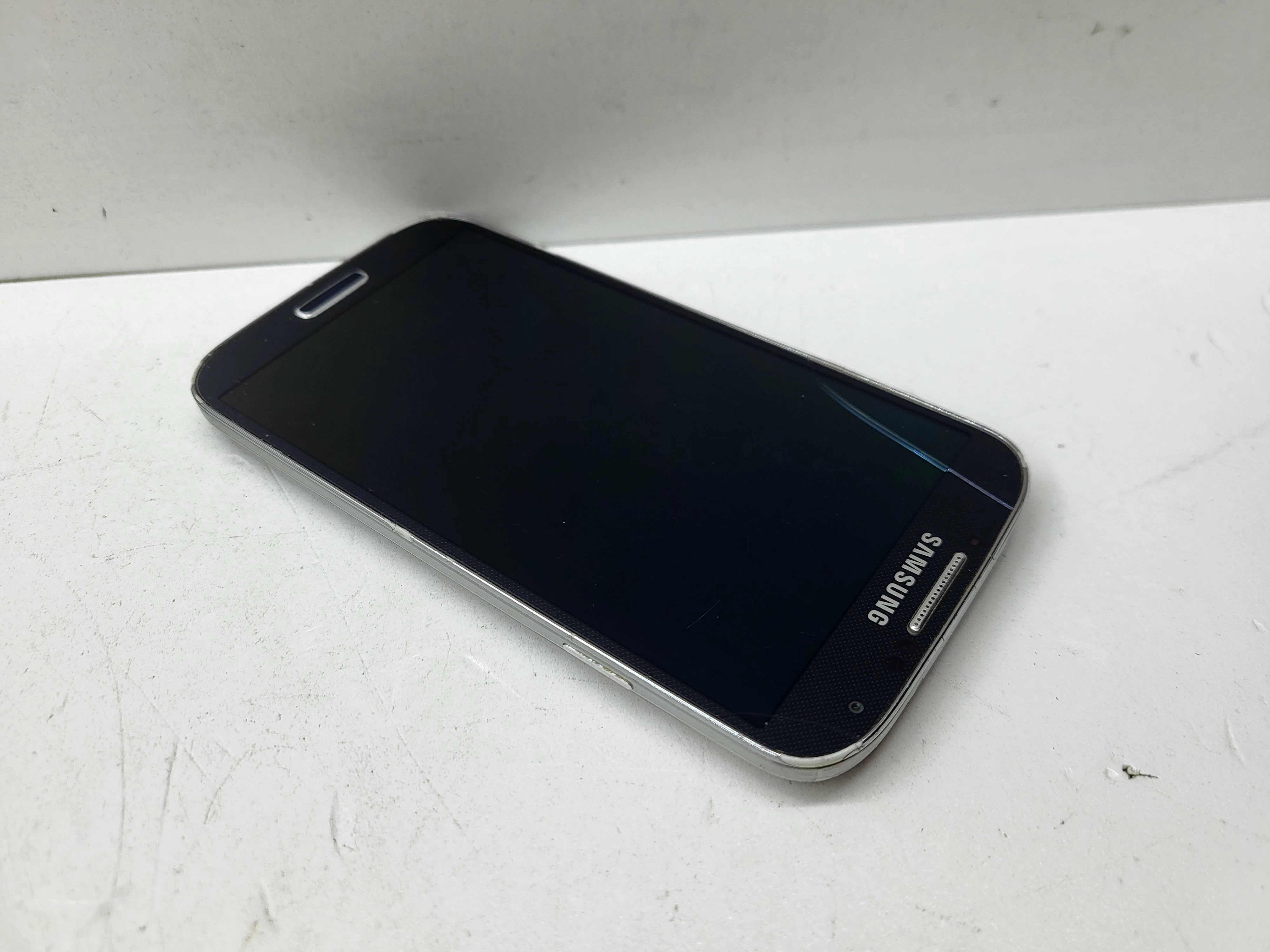 samsung-galaxy-s4-rozbity-czytaj-opis-ean-gtin-8806085734241