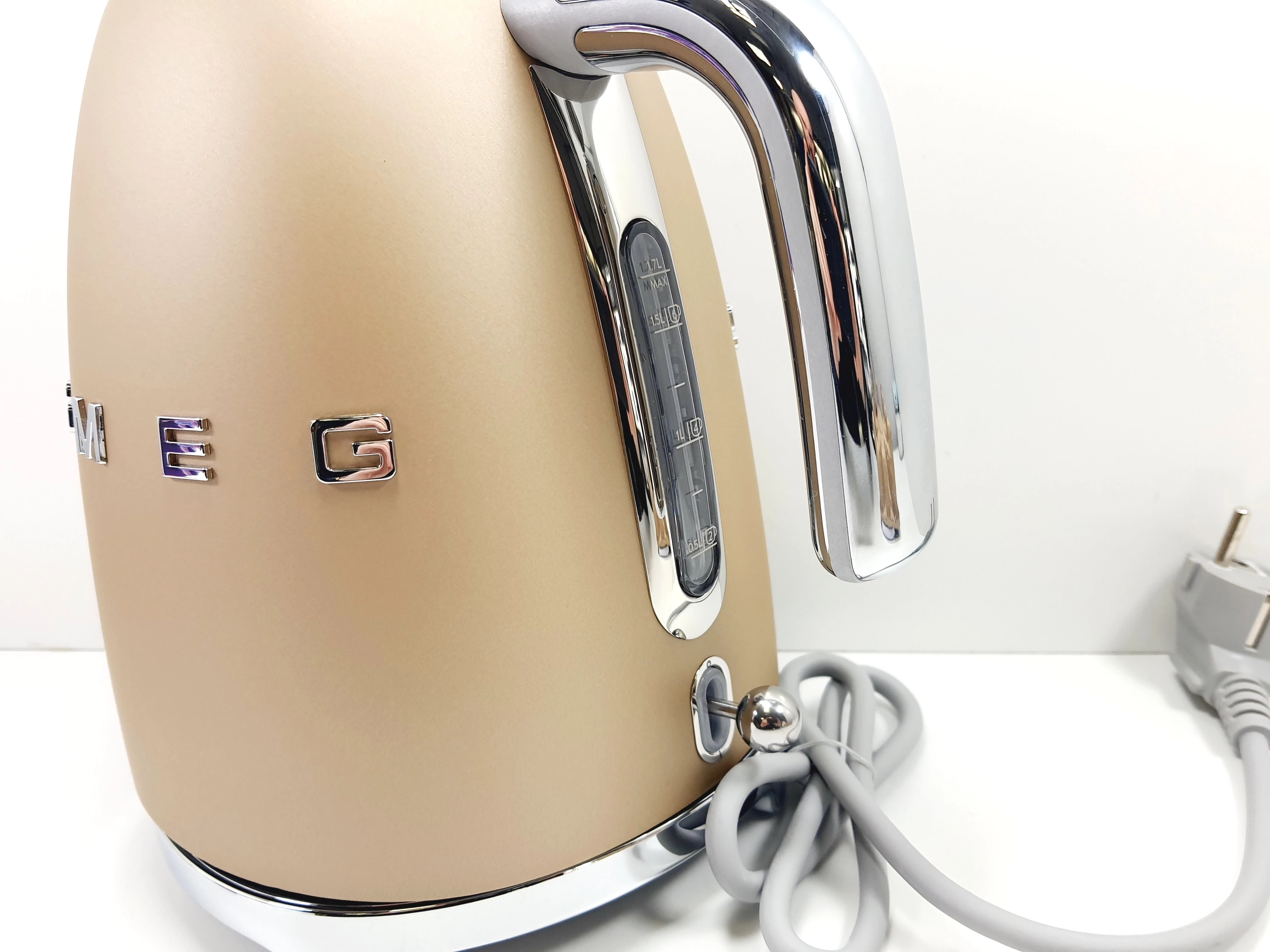 czajnik-elektryczny-smeg-klf03chmeu-szampanski-matowy-kod-producenta-klf03chmeu