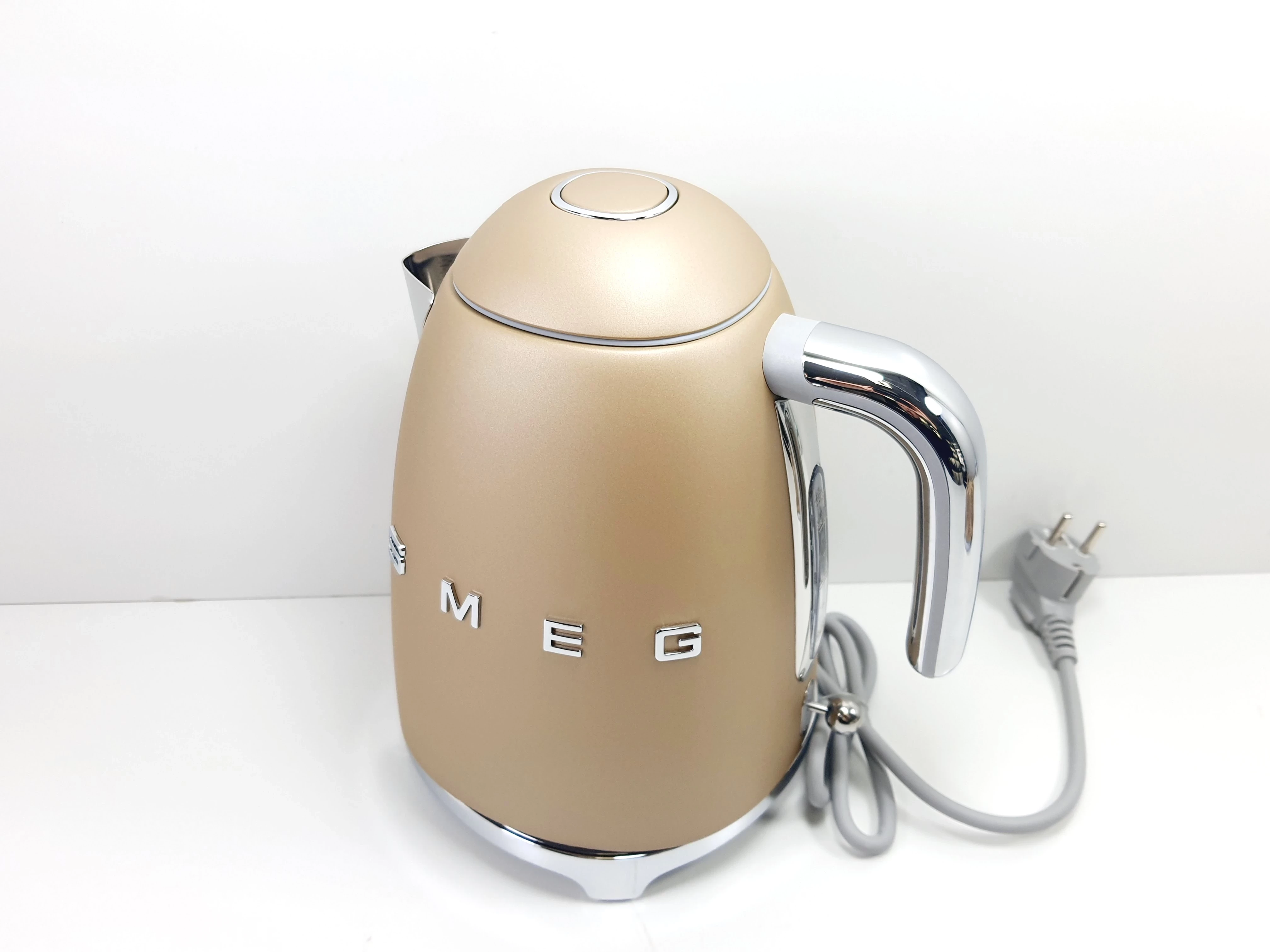 czajnik-elektryczny-smeg-klf03chmeu-szampanski-matowy-stan-11323-238058