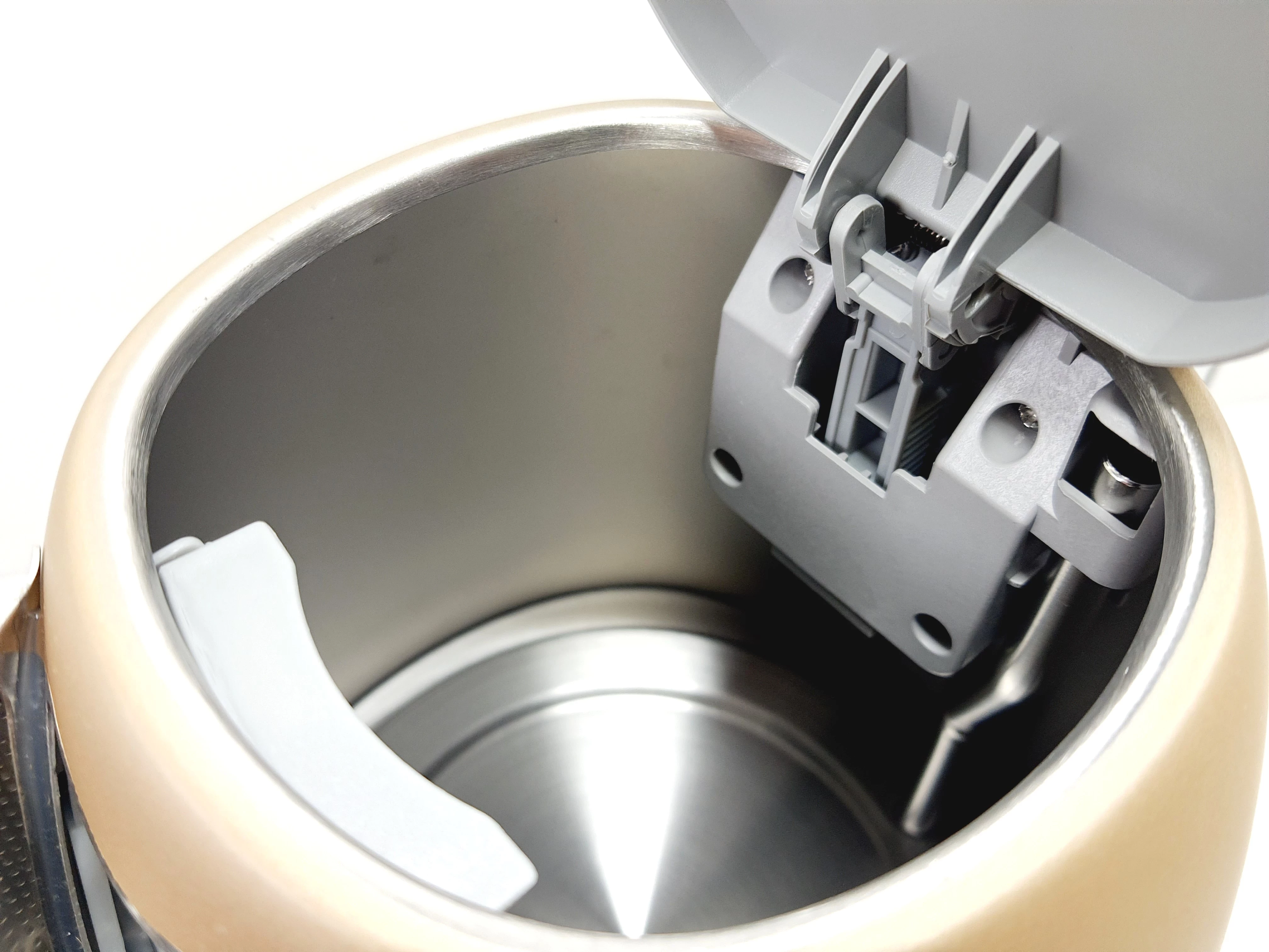 czajnik-elektryczny-smeg-klf03chmeu-szampanski-matowy-material-205049-1